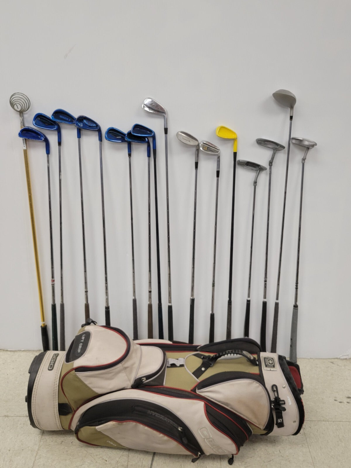Ping Momentum Golf Set - Complete Golf Club Set for Men & Women | Perfect for Beginners & Intermediate Players | Ideal for Driving Range & Course Play