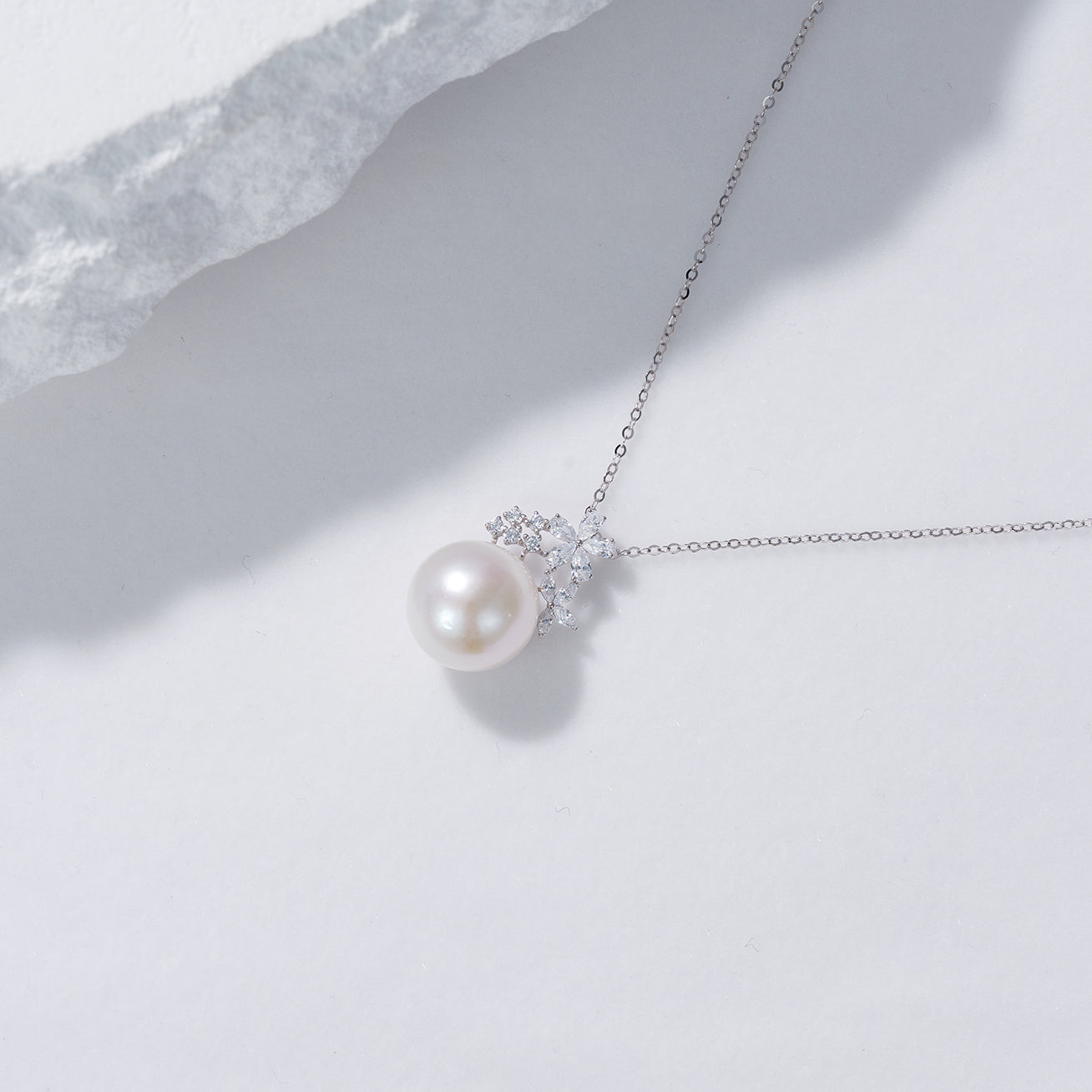 18K Solid Gold Edison Pearl Necklace KN00105 - Elegant Pearl Jewelry for Women, Perfect for Weddings, Anniversaries & Special Occasions