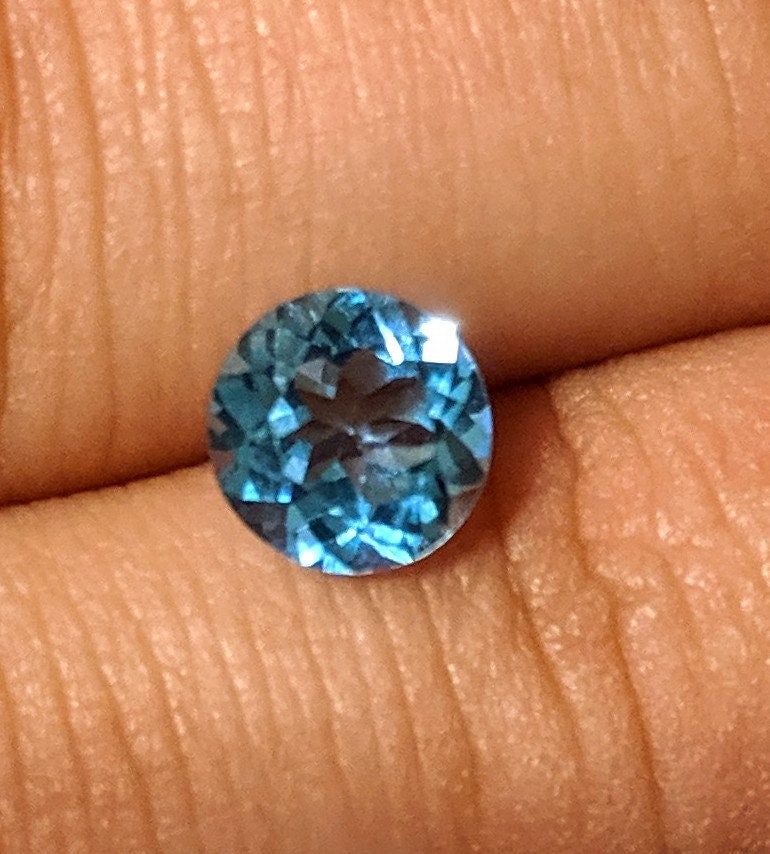 1.5ct Natural African Swiss Blue Topaz Loose Stone - 7mm Round, VVS Eye Clean, Exceptional Color & Clarity - Wholesale Gemstone for Jewelry Making, Engagement Rings & Unique Gifts