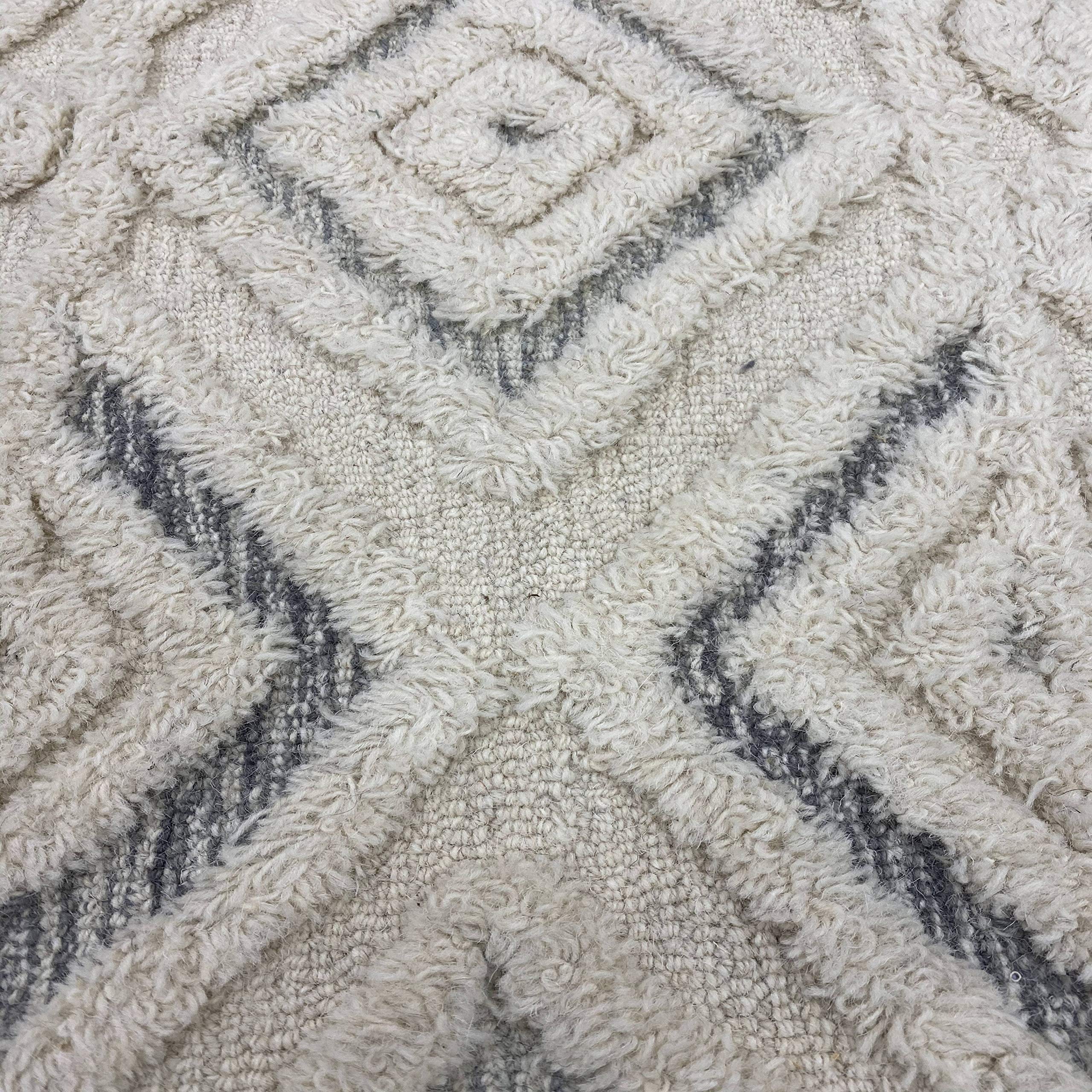 LR Home 6ft Round Natural Wool Area Rug - Hand Tufted Modern Farmhouse Boho Style Carpet for Bedroom, Living Room, Entryway & Playroom | Ivory Home Decor Rug | Perfect for Cozy Spaces, Boho Chic Interiors & Farmhouse Style Rooms