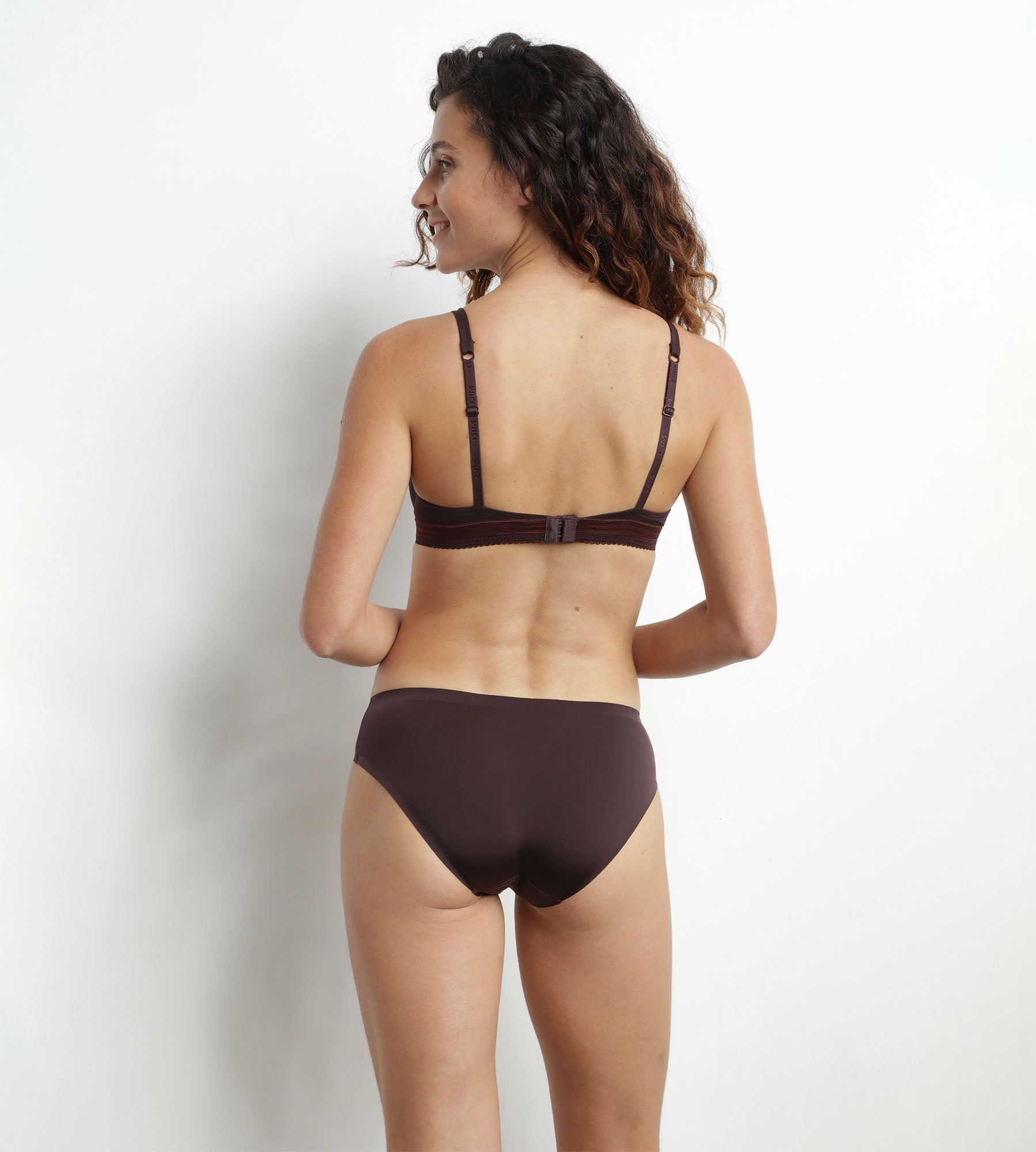 Dim InvisiFree Full Coverage T-Shirt Bra - Seamless Comfort, Lift & Support - Nude Underwire Bra for Everyday Wear - Perfect for Work, Gym & Casual Outfits