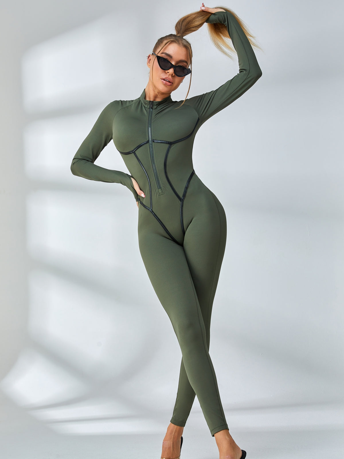 ZASUWA Women's Fashion Zipper Peach Booty Jumpsuit - Stylish Bodysuit for Night Out, Party & Casual Wear