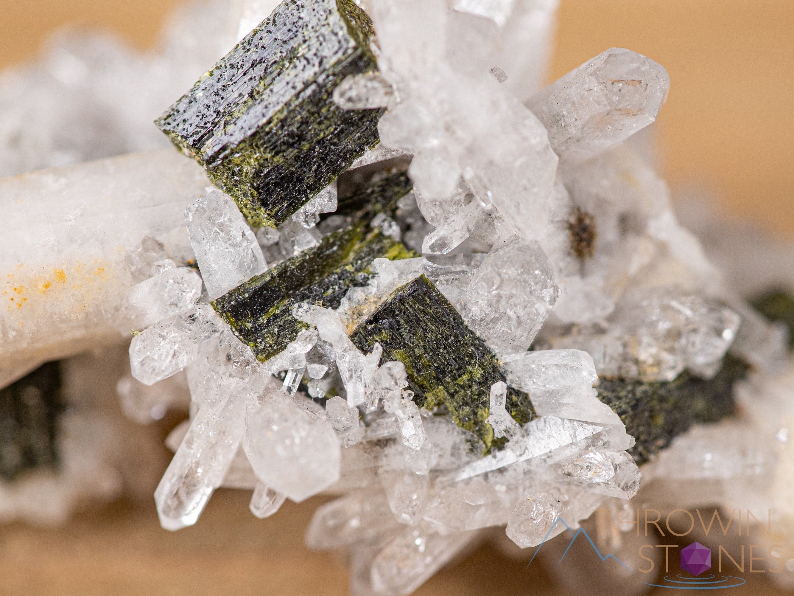 Natural Quartz with Epidote Raw Crystal Cluster - Unique Housewarming Gift, Healing Stones for Home Decor & Spiritual Energy - Perfect for Meditation, Reiki & Feng Shui