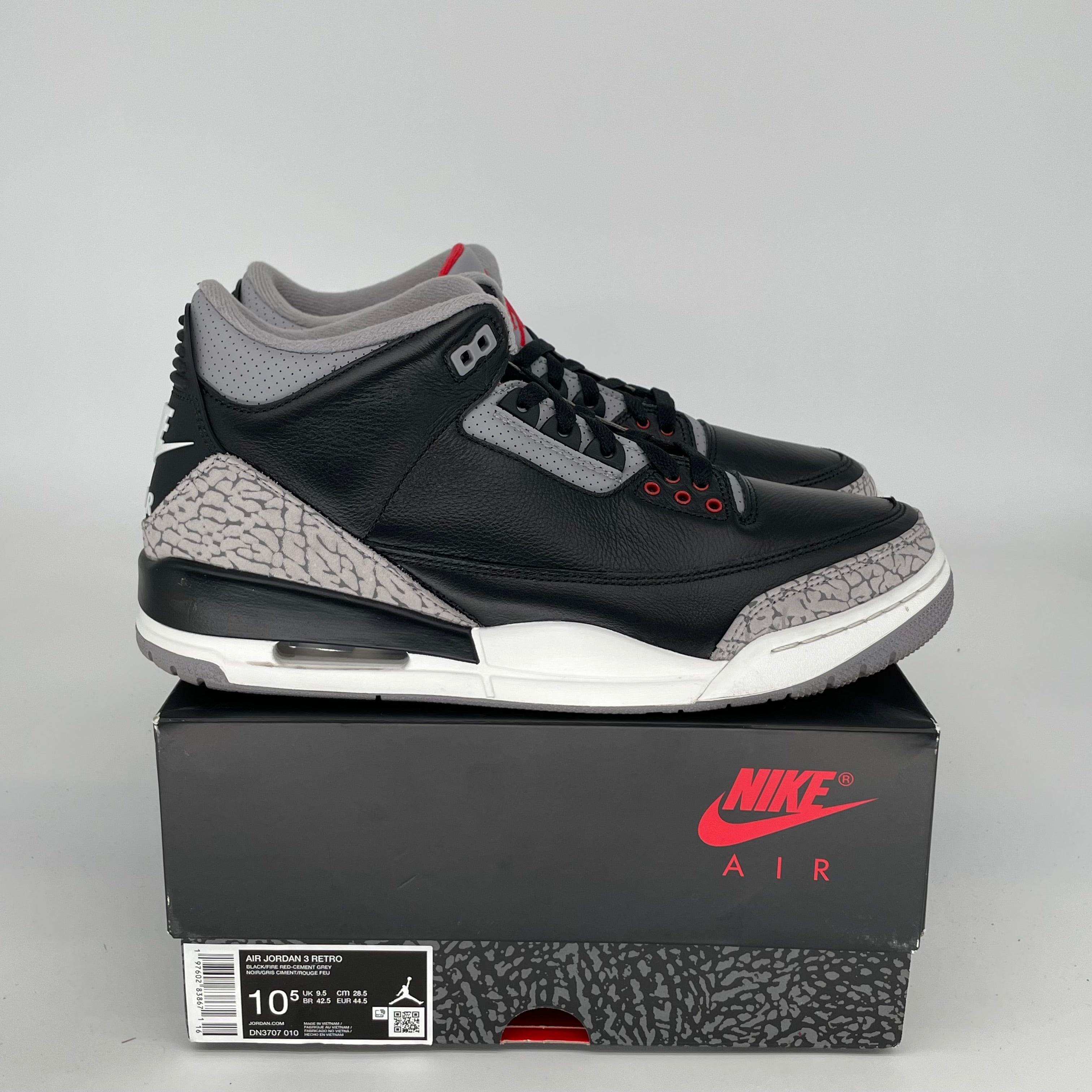 Original Air Jordan 3 Retro 'Black Cement' Men's Basketball Shoes Size 10.5 (DN3707-010) - Classic Sneakers for Streetwear & Basketball Games