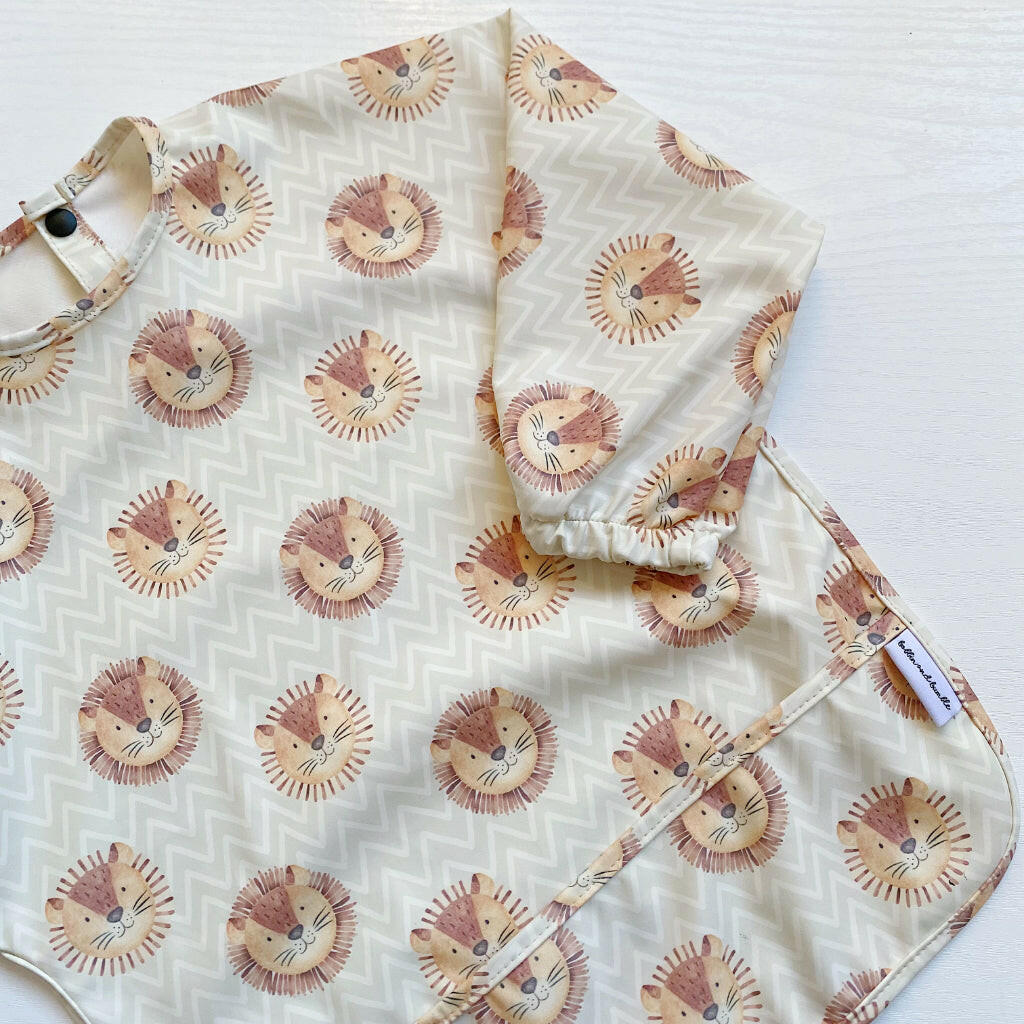 Long Sleeved Baby Bib with Cute Lion Design - Waterproof & Adjustable for Messy Mealtime - Perfect for Infants & Toddlers (0-24 Months) - Ideal for Feeding, Weaning & Playtime