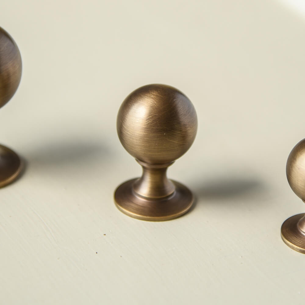 Vintage Antique Brass Penrose Cabinet Knob - Classic Drawer Pulls for Kitchen, Bathroom & Furniture - Elegant Hardware for Home Renovation & DIY Projects