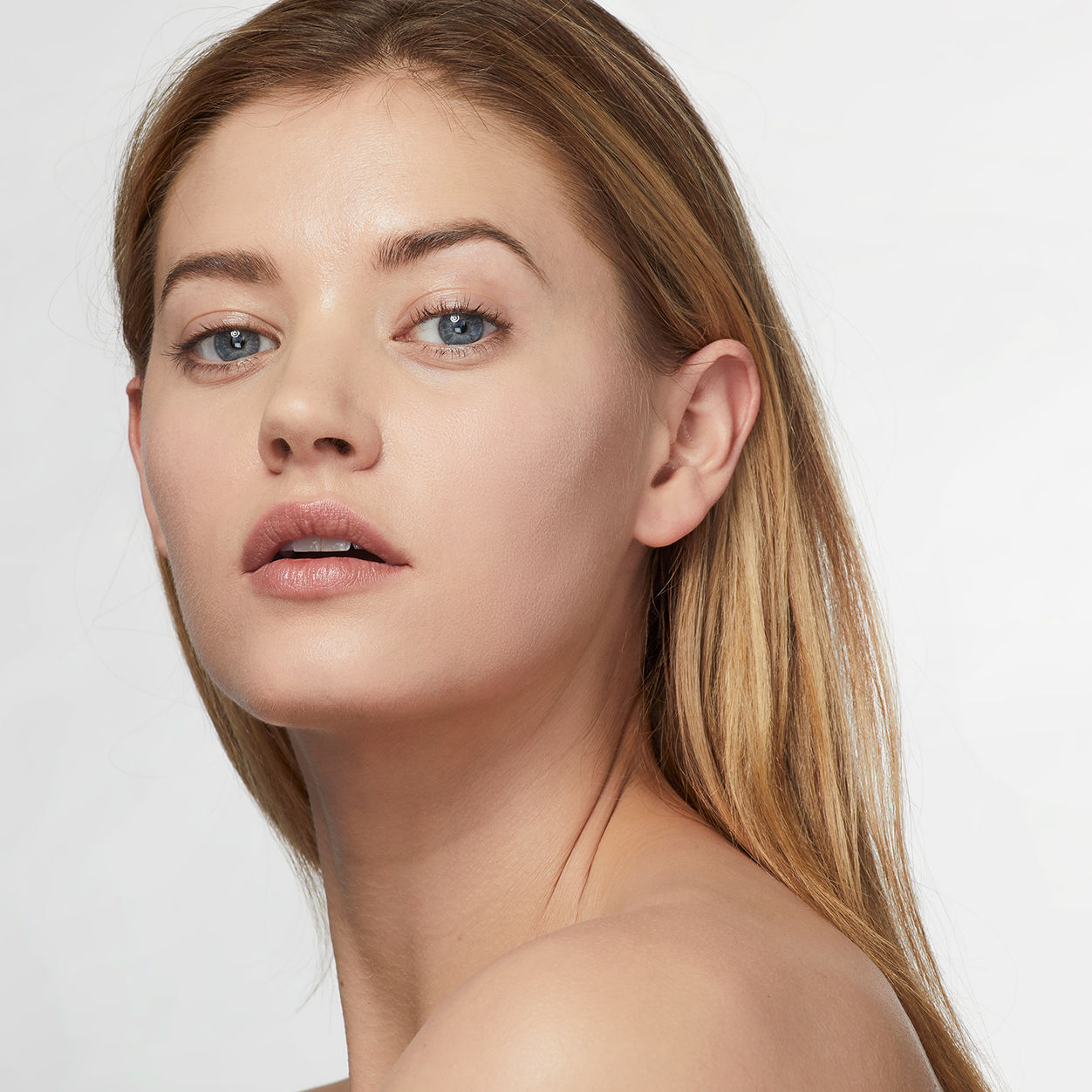 Estée Lauder Double Wear Stay-in-Place Makeup Foundation - 24 Hour Wear, Oil-Free, Medium to Full Coverage - Perfect for Long Days, Weddings & Special Events