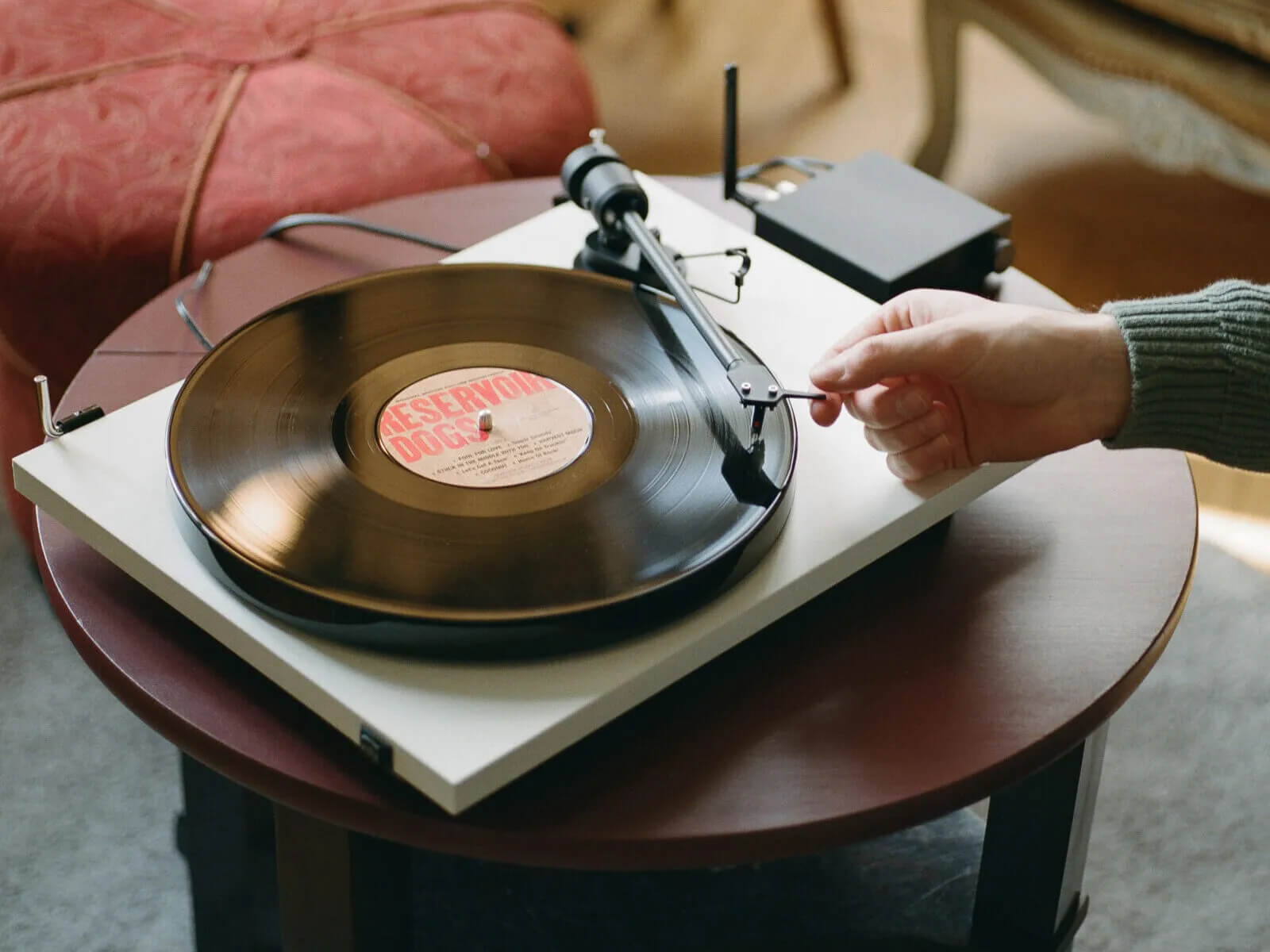Pro-Ject E1 Standard Turntable - High-Fidelity Vinyl Record Player with Built-in Phono Preamp | Perfect for Home Audio, DJing & Music Enthusiasts