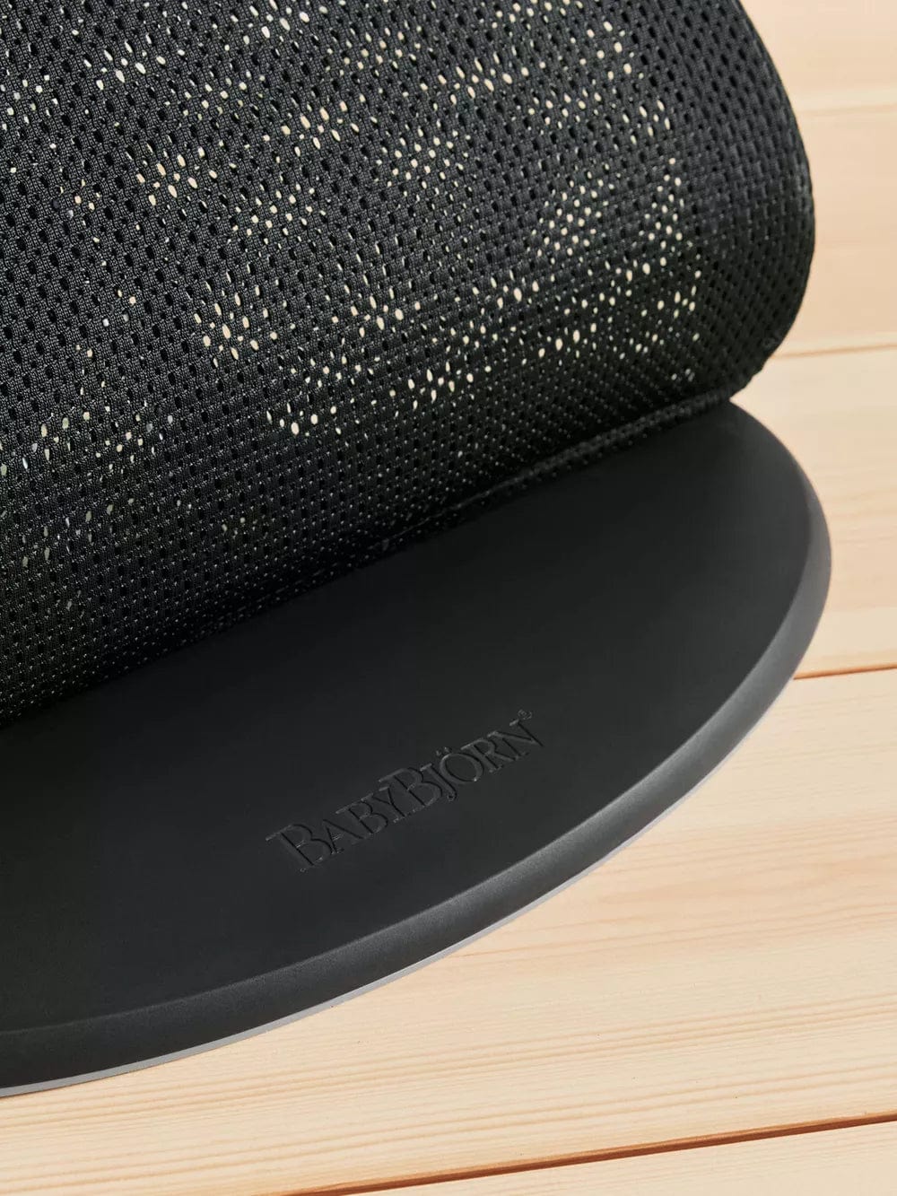 BabyBjorn Bouncer Bliss - Premium Baby Bouncer with Black Frame & Breathable Mesh Seat - Perfect for Newborns & Infants - Ideal for Nursery, Living Room & Travel Use