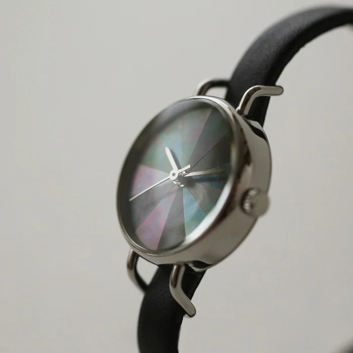 Elegant Women's Black Lip Oyster Pearl Shell Wristwatch - Japanese Handmade Luxury Watch for Formal Events & Special Occasions