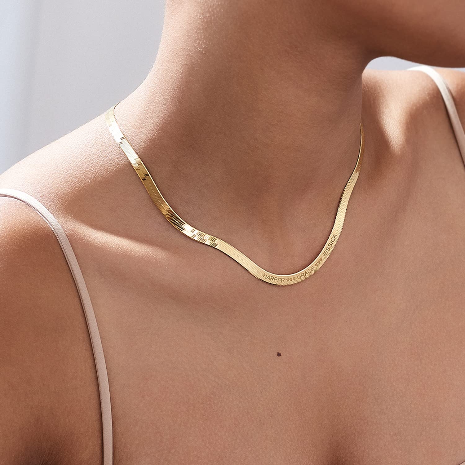 OAK & LUNA Personalized Engraved Herringbone Chain Necklace - Custom Name Jewelry for Women - Elegant Dainty Gold Necklace for Her - Perfect Gift for Christmas, Birthday, Mother's Day - Anniversary Present for Wife, Girlfriend, Mom - Great for Date Nights, Special Occasions & Everyday Wear