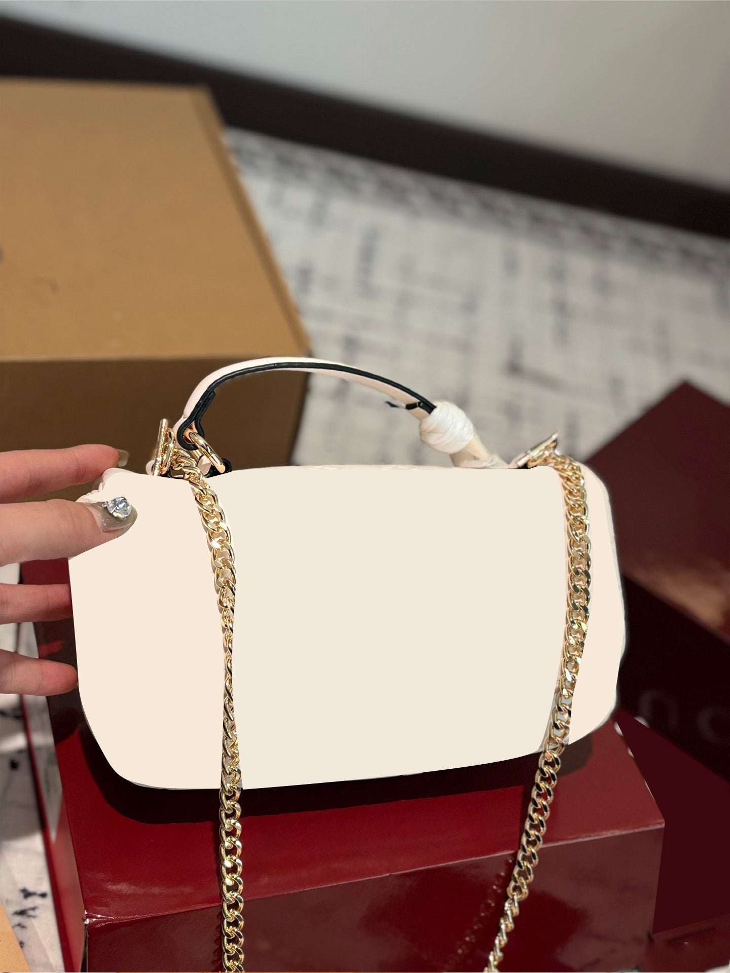 Stylish Chain Crossbody Bag for Women - Trendy Shoulder Purse with Adjustable Strap, Perfect for Daily Use, Travel & Shopping