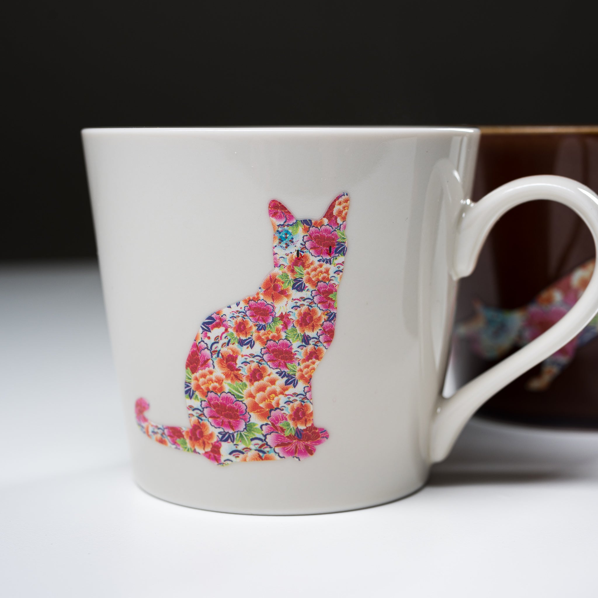 Japanese Mino Ware Floral Cat Magic Thermal Mug - Heat Sensitive Color Changing Ceramic Coffee Cup (3 Colors) - Perfect for Tea, Coffee & Gifts