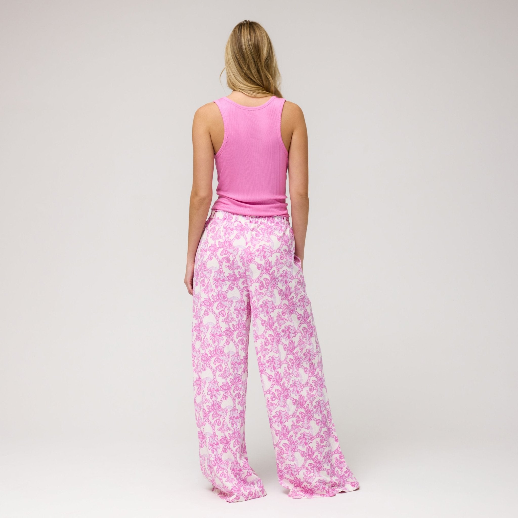 Cozy Pink Lady Paisley Tank Top & Pants Set - Women's Casual Loungewear for Beach, Yoga & Home Relaxation