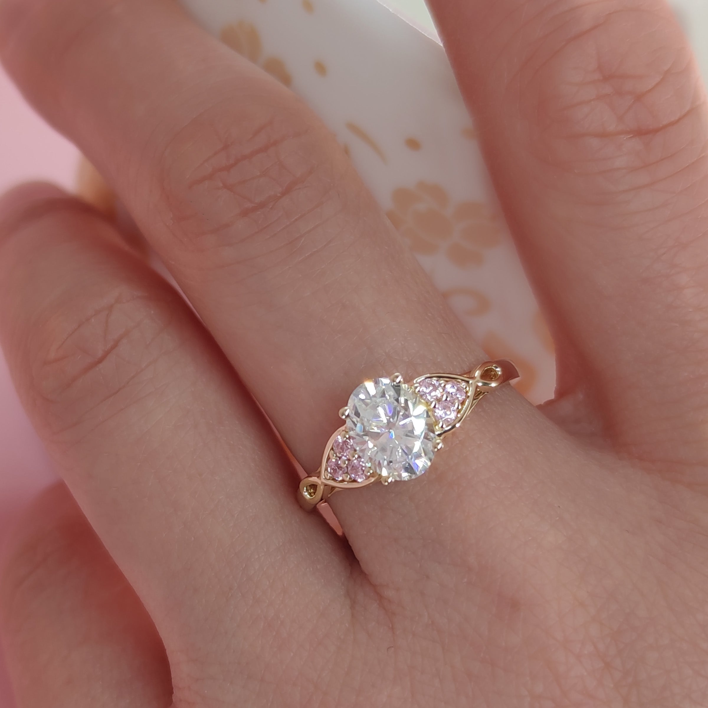 Luminous Memory Oval Moissanite Ashes Ring - Elegant Memorial Jewelry for Cremation Keepsake | Perfect for Remembrance, Sympathy Gifts & Special Occasions