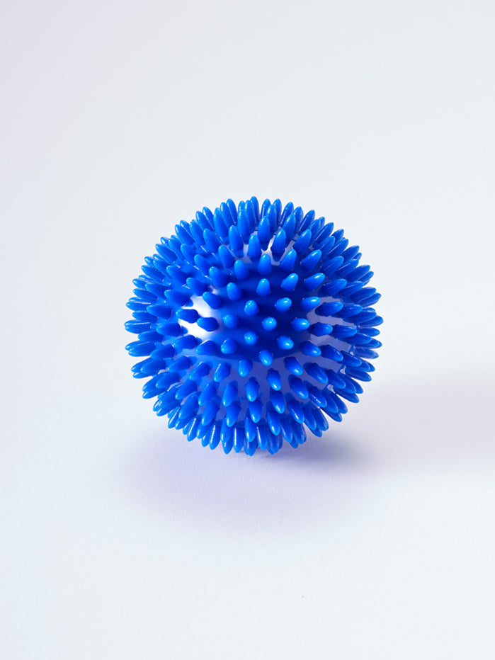 Yogamatters Spiky Massage Ball - Large 9cm Blue for Deep Tissue Therapy, Myofascial Release & Muscle Recovery - Perfect for Yoga, Pilates, Athletes & Post-Workout Recovery