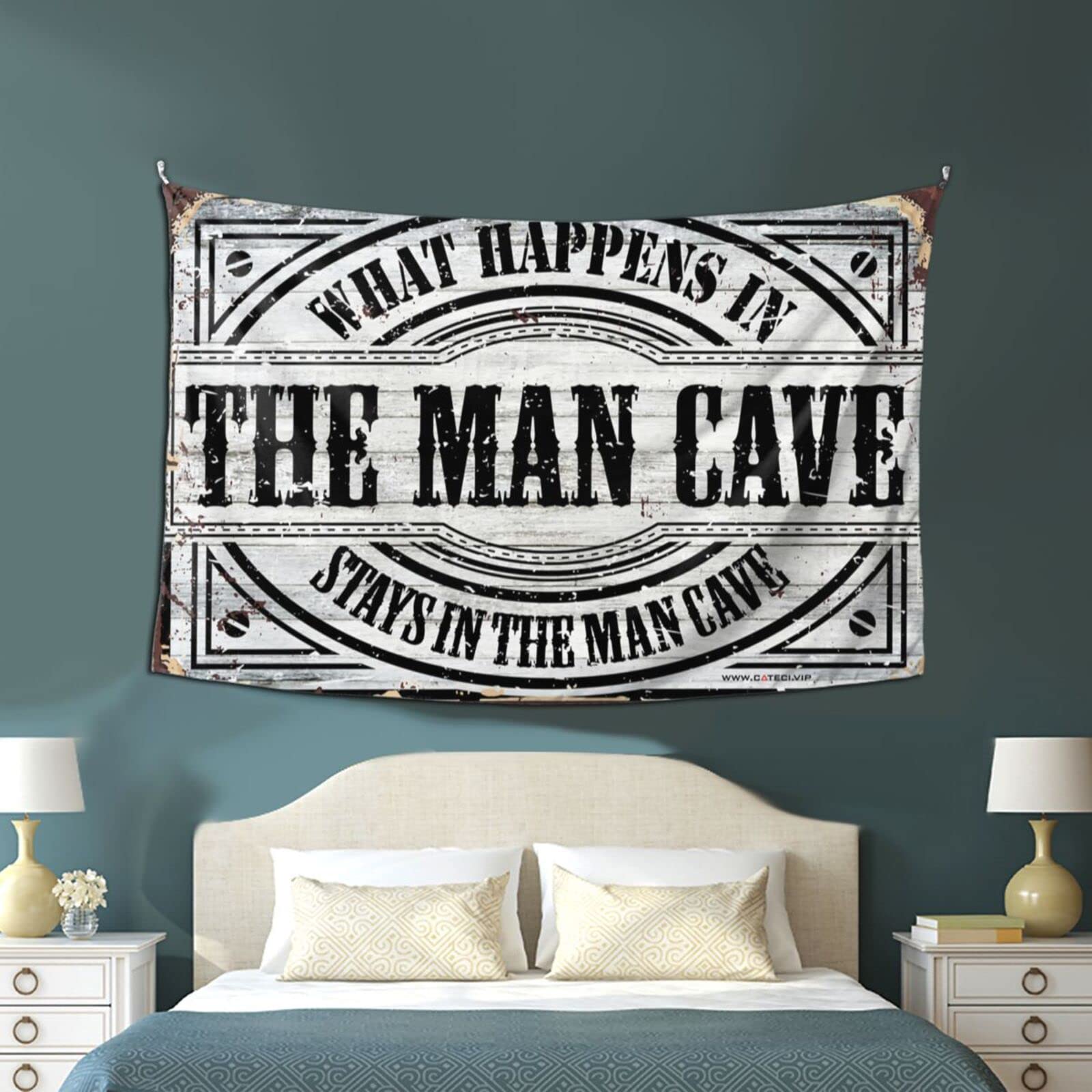 Best Man Cave Gifts for Men - 'What Happens in The Man Cave Stays in The Man Cave' Tapestry Wall Art (75x100cm) - Perfect for Man Cave Decor, Game Room, Basement, or Garage Hangout