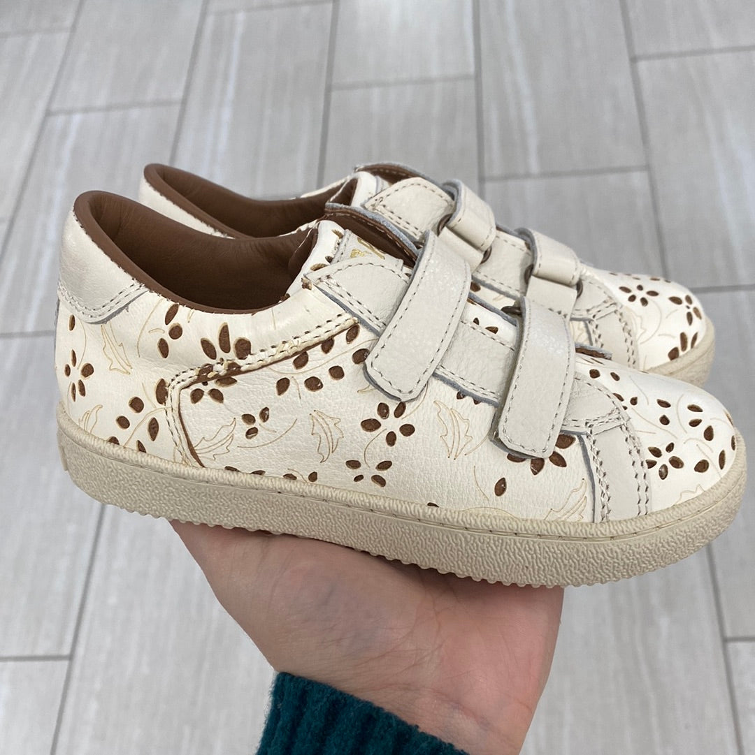 Pepe Cream Stamped Velcro Sneakers for Men & Women - Comfortable Lightweight Walking Shoes for Casual Wear, Gym & Outdoor Activities