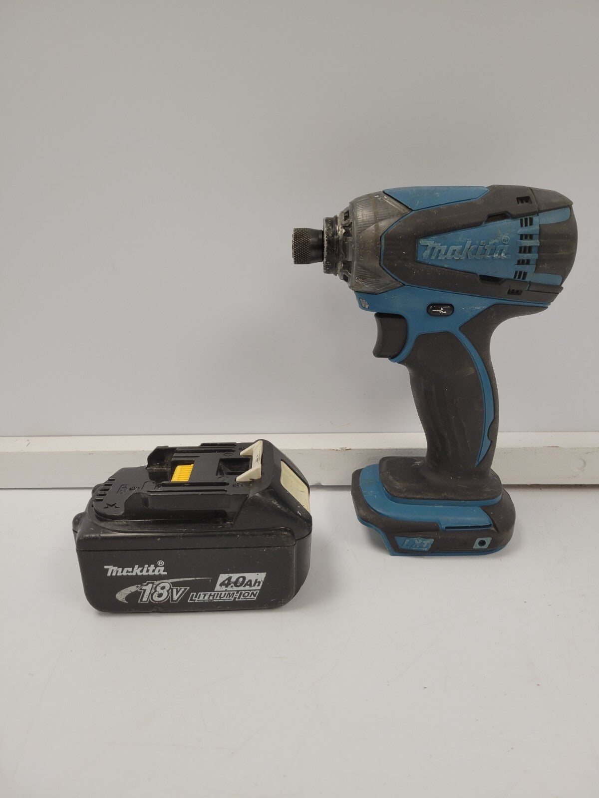Makita DTD146 Cordless Impact Drill Driver Kit - 18V Lithium-Ion Battery, 1/4
