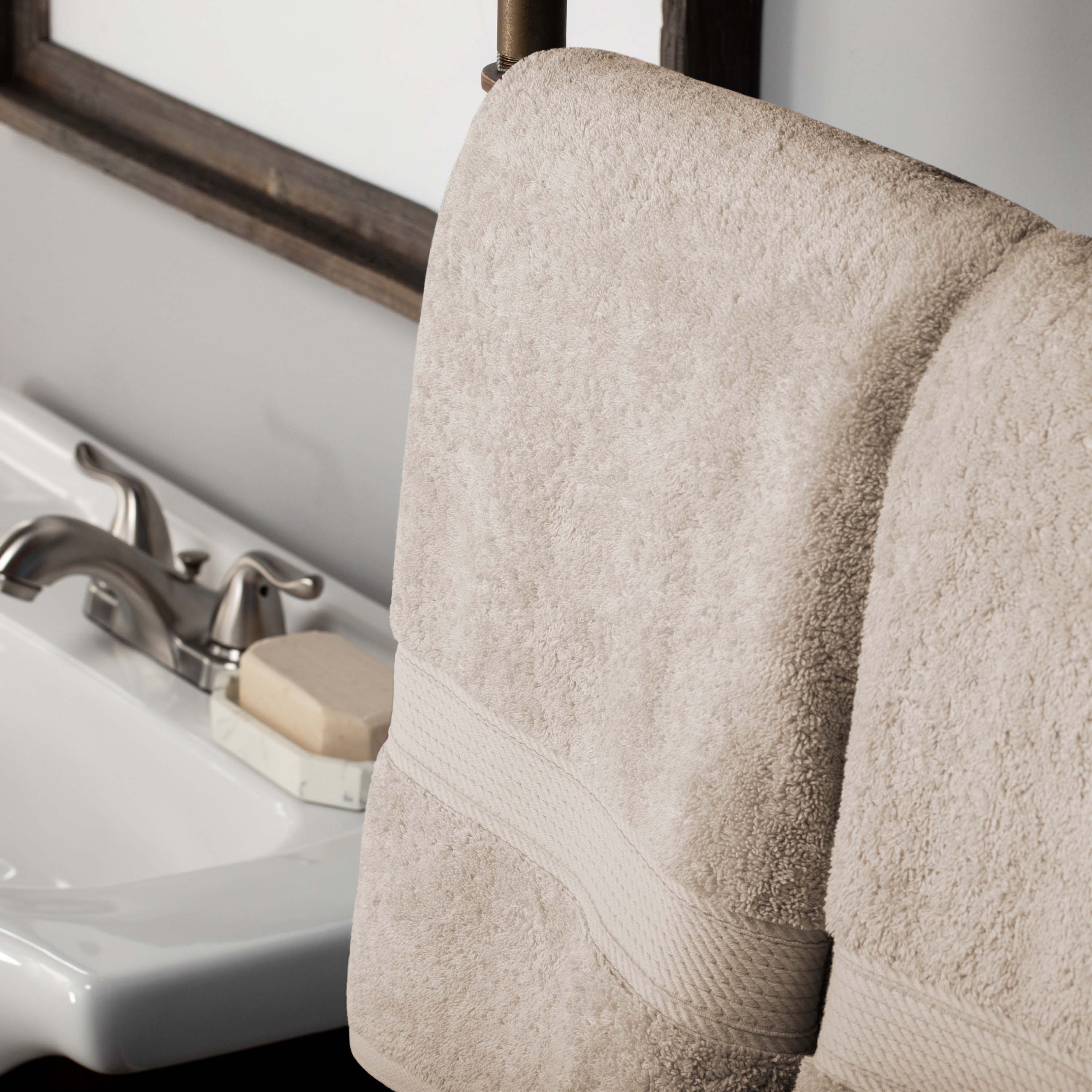Premium 8-Piece Egyptian Cotton Towel Set - Ultra Soft, Heavyweight & Plush for Bath, Spa & Luxury Home Decor