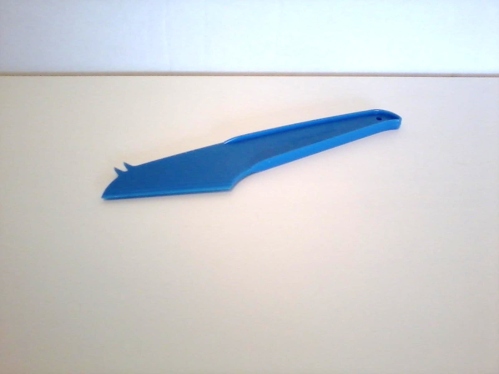 Premium Tupperware Blue Cheese Slicer Knife - Stainless Steel Blade for Perfect Cheese Cutting - Ideal for Kitchen, Cheese Platters & Entertaining