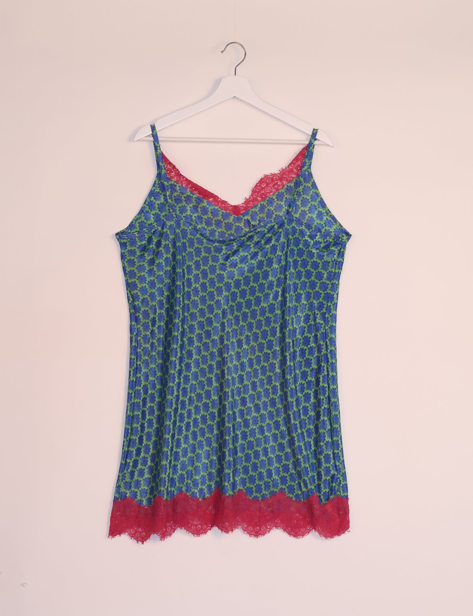 Comfortable Women's Night Dress XL Size - Soft Sleepwear for Relaxing at Home or Traveling