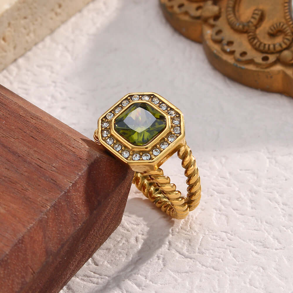 18K Gold Vintage Green Cubic Zirconia Twist Split Ring - Elegant Jewelry for Women, Perfect for Parties, Weddings & Special Occasions | JDR694