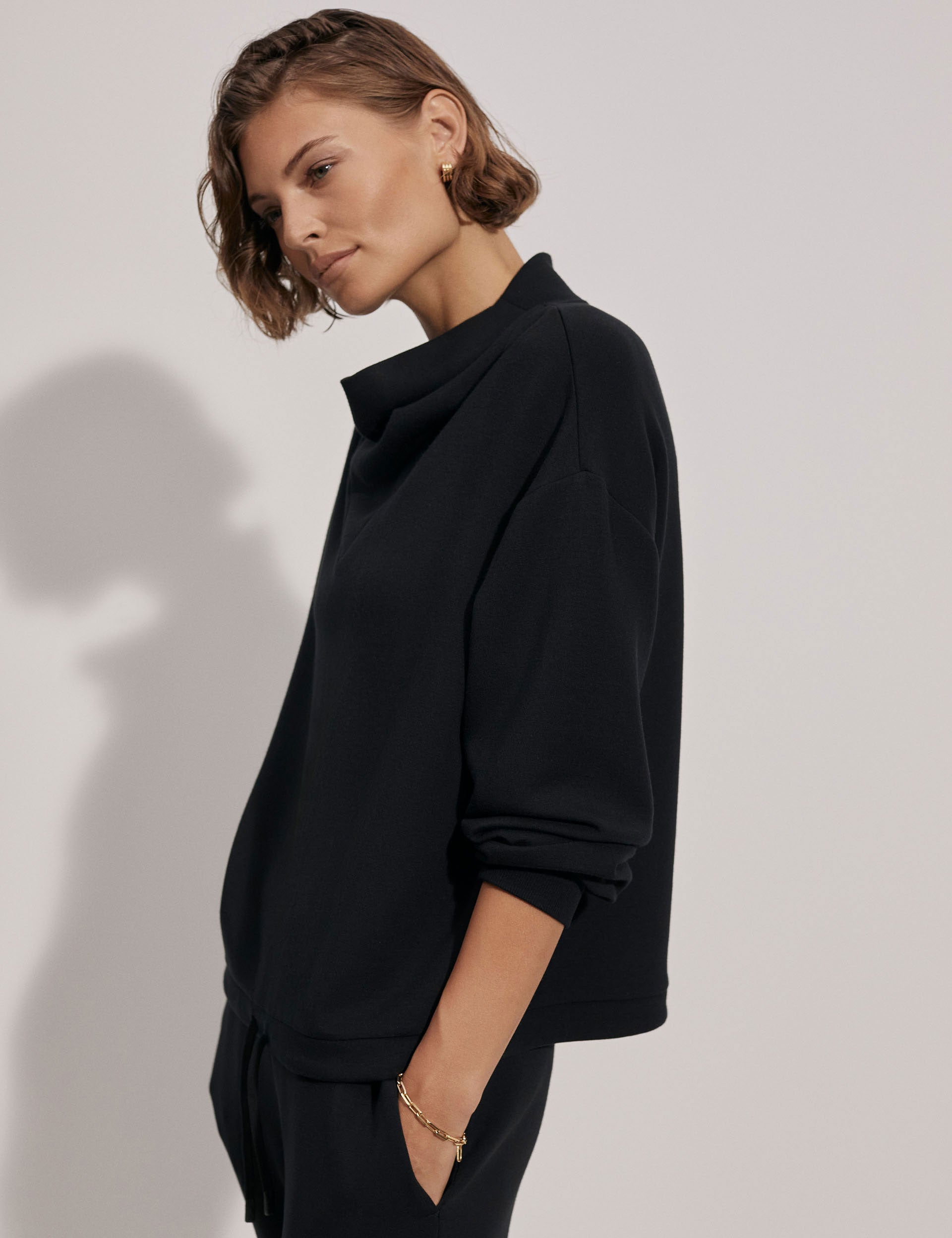 Betsy Sweat Black - Stylish and Comfortable Women's Sweatshirt for Casual Wear, Gym, and Outdoor Activities