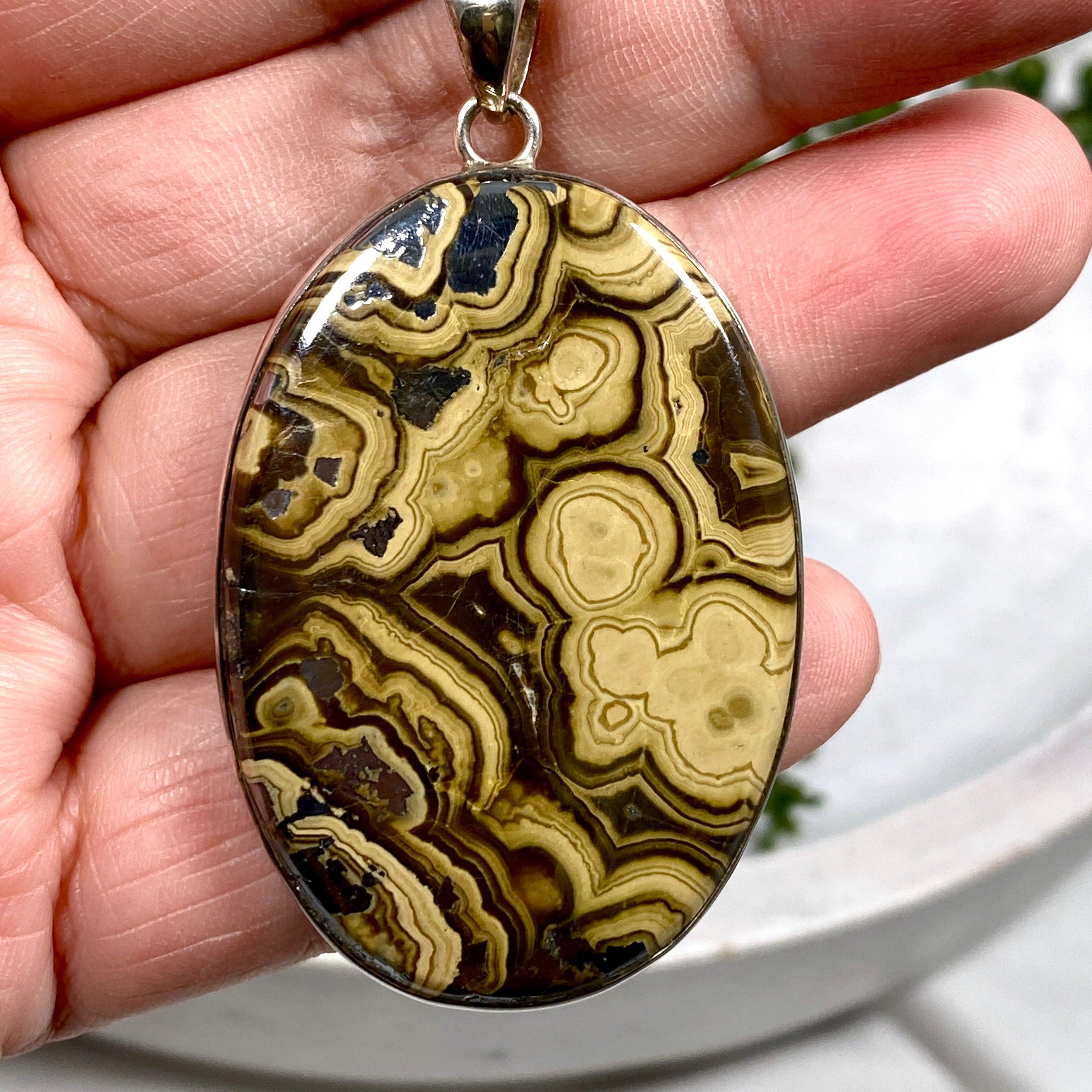 Oval Schalenblende Pendant Necklace KPGJ2195 - Elegant Gemstone Jewelry for Women, Perfect for Parties & Special Occasions