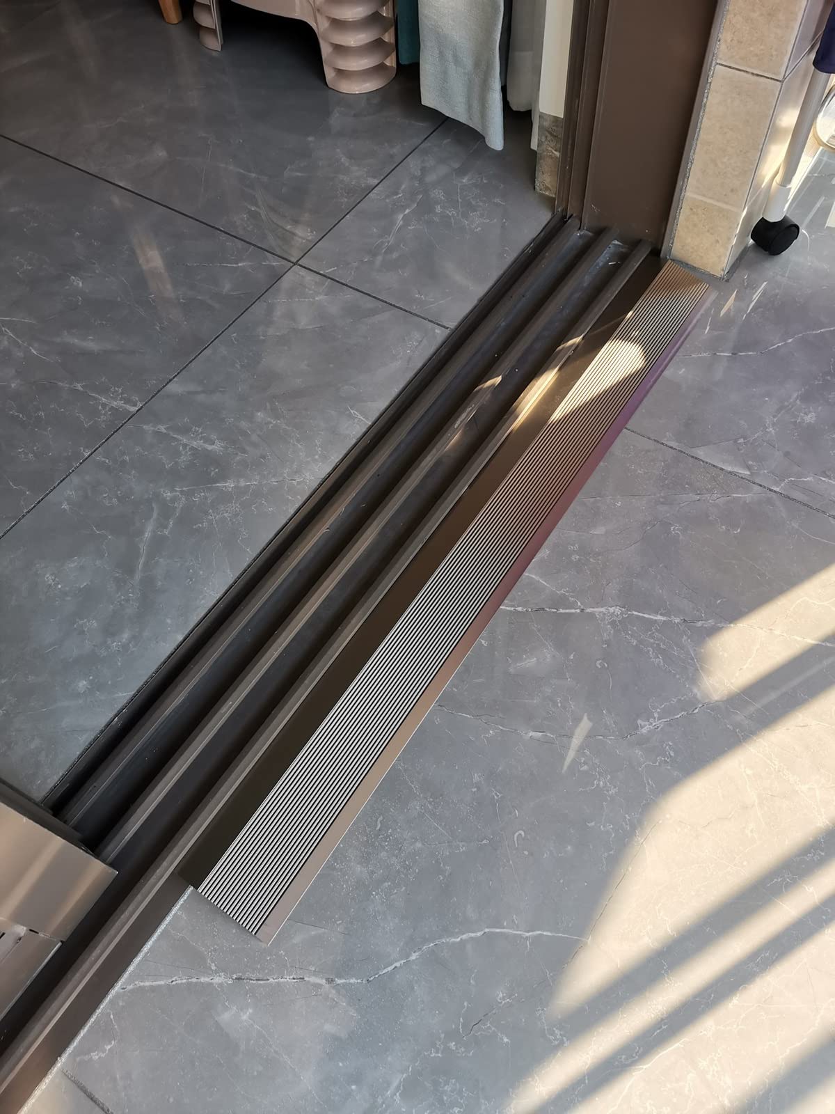 Metal Floor Transition Strip for Wood to Tile & Vinyl - Non-Slip Threshold Reducer for Carpets & Wheelchair Ramps (Silver, 59in/150cm) - Perfect for Home, Office & Commercial Spaces