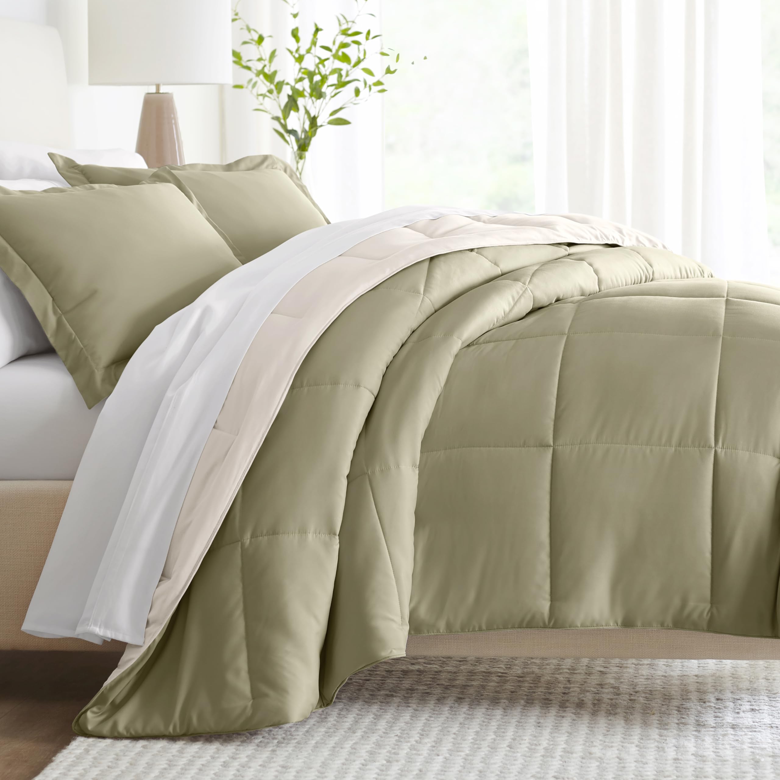 Luxury Reversible King Size Comforter Set (3 Piece) - Soft & Lightweight Down Alternative Bedding - Includes King Comforter & 2 Pillow Shams - Perfect for Master Bedroom, Guest Room & Cozy Home Decor