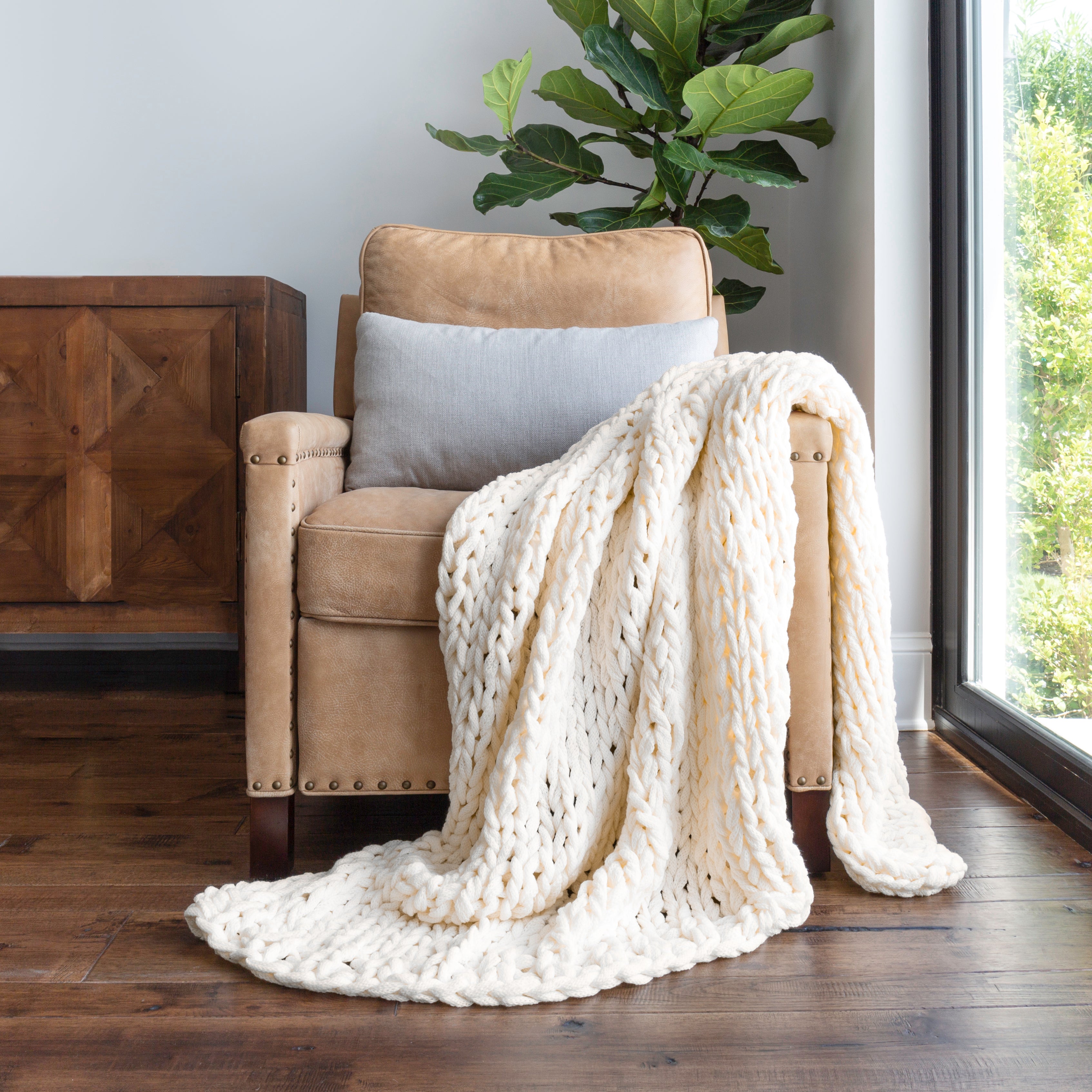 Soft Chunky Knit Throw Blanket - Cozy Oversized Handmade Knit Blanket for Couch, Bed & Sofa - Perfect for Winter, Gifts & Home Decor