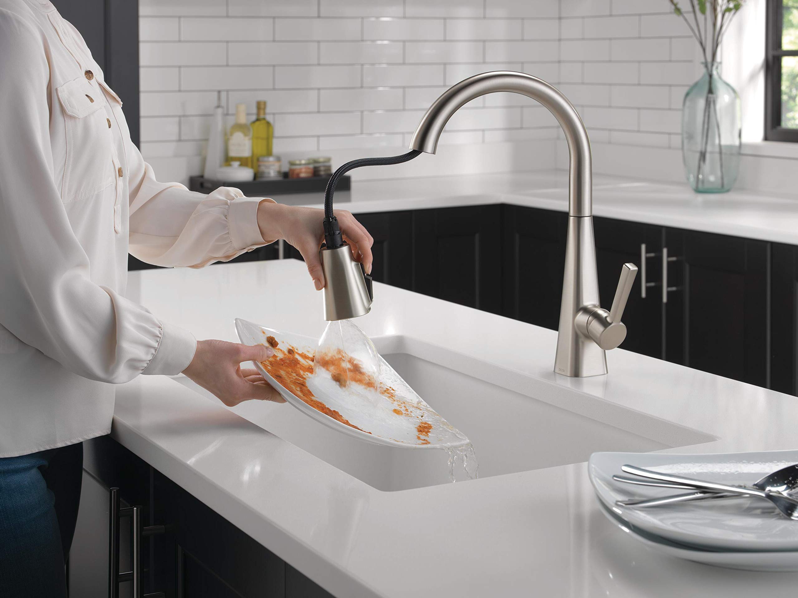Delta 19802Z-SP-DST Brushed Nickel Pull-Down Kitchen Faucet with Magnetic Docking Spray Head & SpotShield Stainless Finish - Perfect for Modern Kitchens & Easy Cooking Cleanup