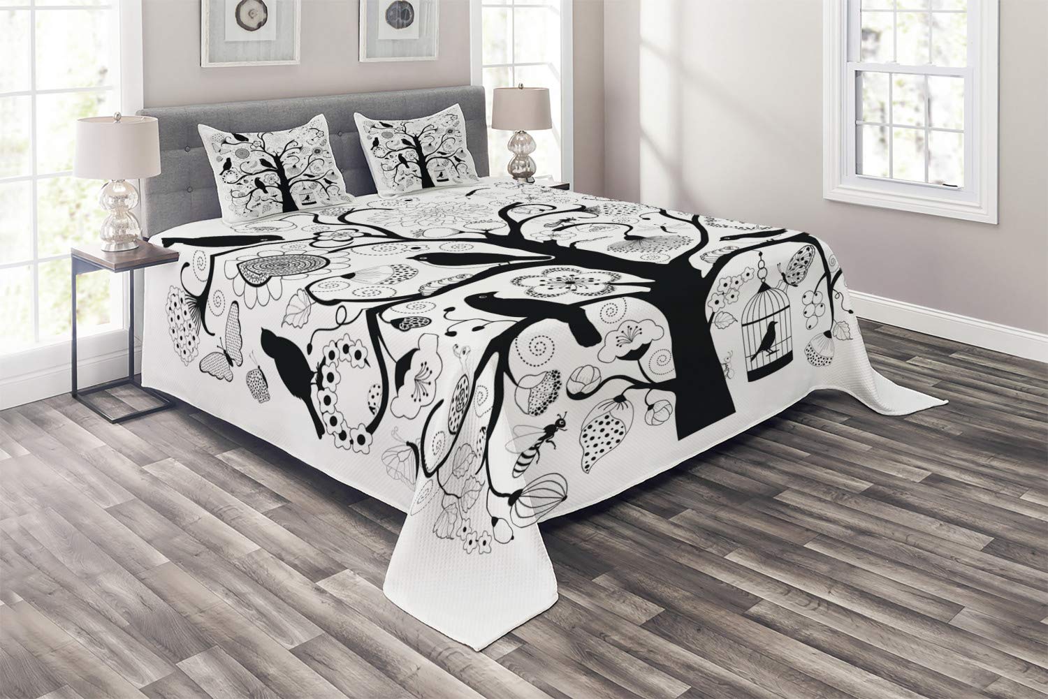 Ambesonne Black and White King Size 3-Piece Quilted Bedspread Set with Tree Swirling Branches Floral Bird Design & 2 Pillow Shams | Elegant Bedroom Decor for Master Suite, Guest Room & Dorm | Soft Decorative Coverlet for All Seasons