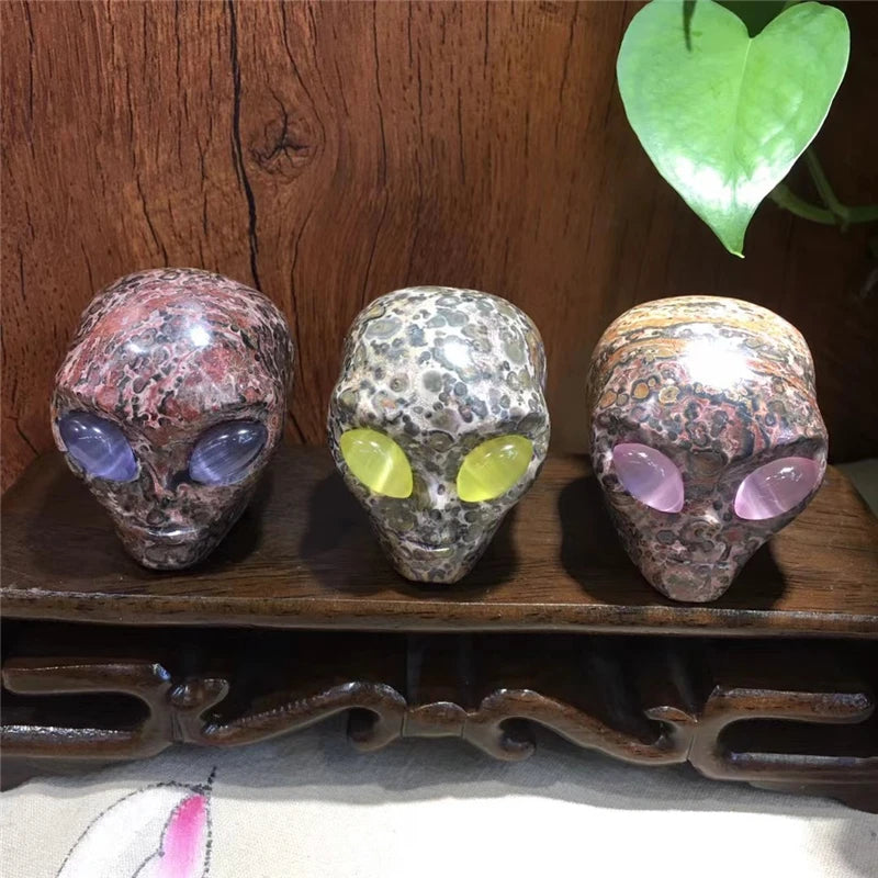 2 Inch Alien Skull Statue - Natural Healing Crystal Quartz Carving, Spiritual Gemstone Decor for Home & Office - Unique Stone Figurine Collection for Meditation, Feng Shui & Gift Giving