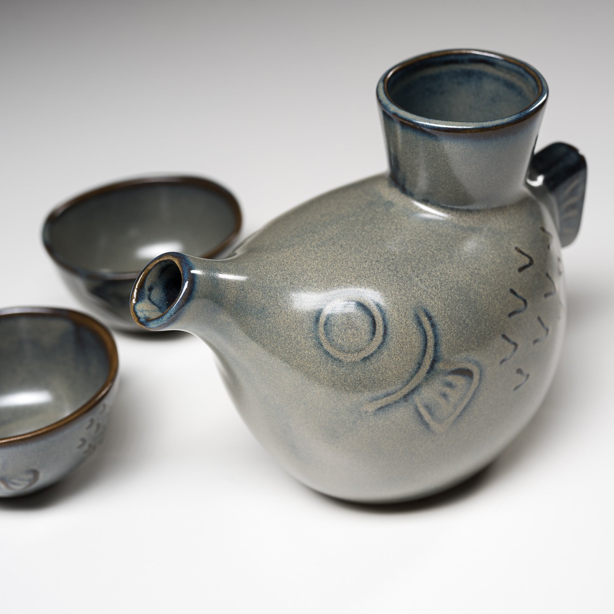 Traditional Japanese Mino Ware Pottery Sake Set - Grey Bowlfish Design by Yamai Ito - Authentic Ceramic Sake Cups & Decanter for Home Dining & Gift Giving