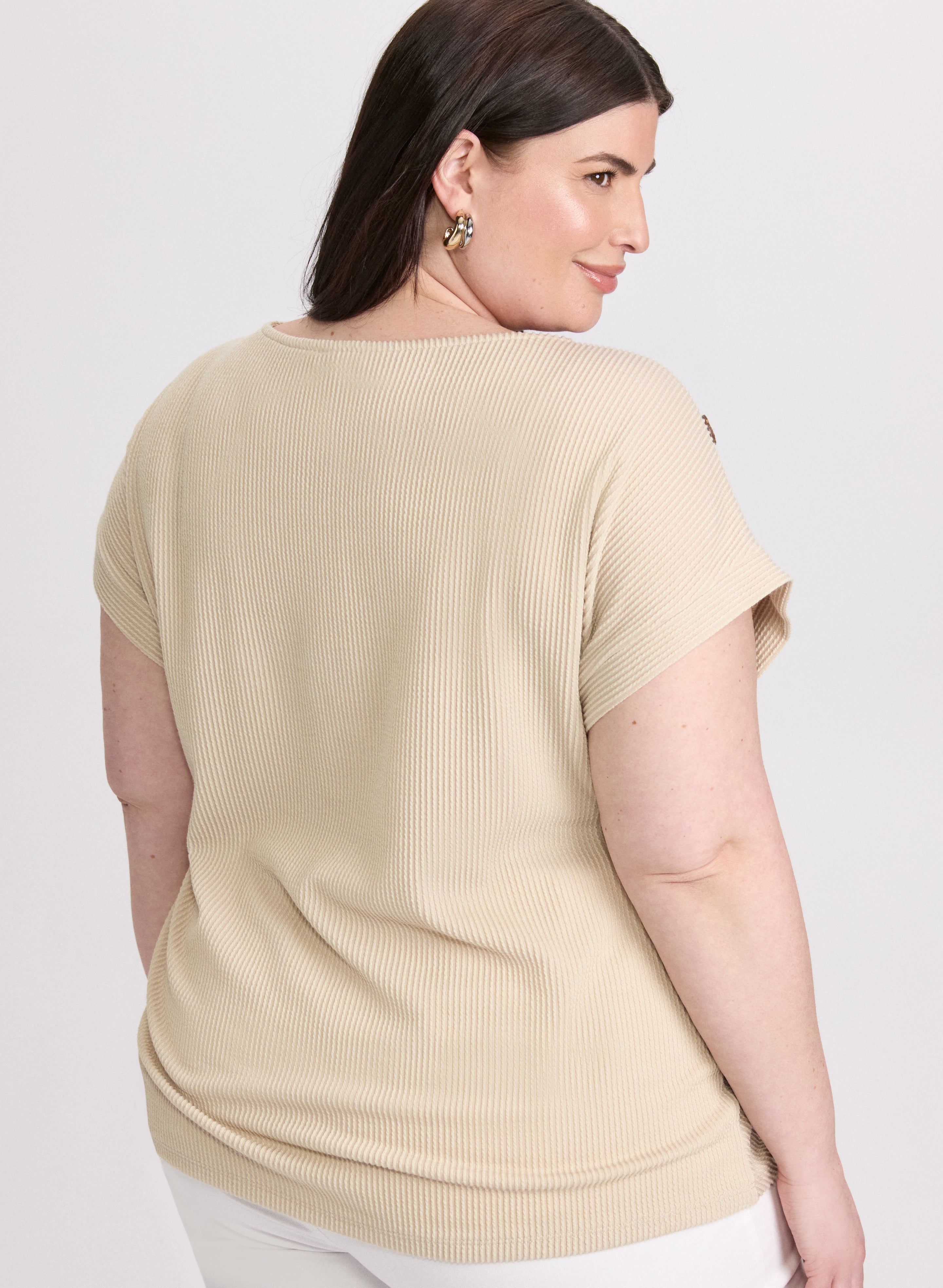 Stylish Button Detail Top for Women - Trendy Blouse with Unique Button Accents - Perfect for Casual Outings, Office Wear & Date Nights