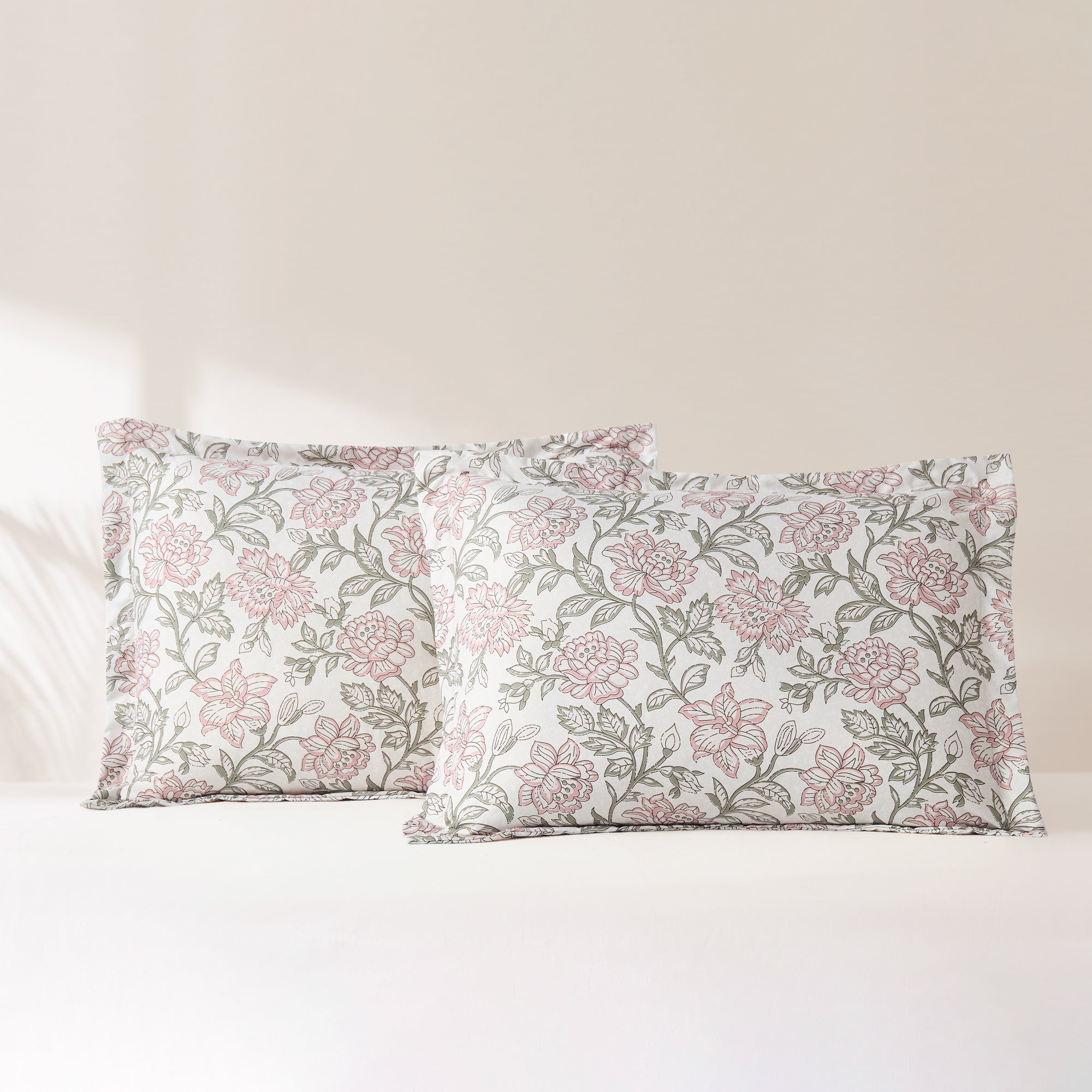 Zara Floral Block Reversible Comforter 3-Piece Set - Soft & Stylish Bedding for Modern Bedrooms, Guest Rooms & Dorm Decor
