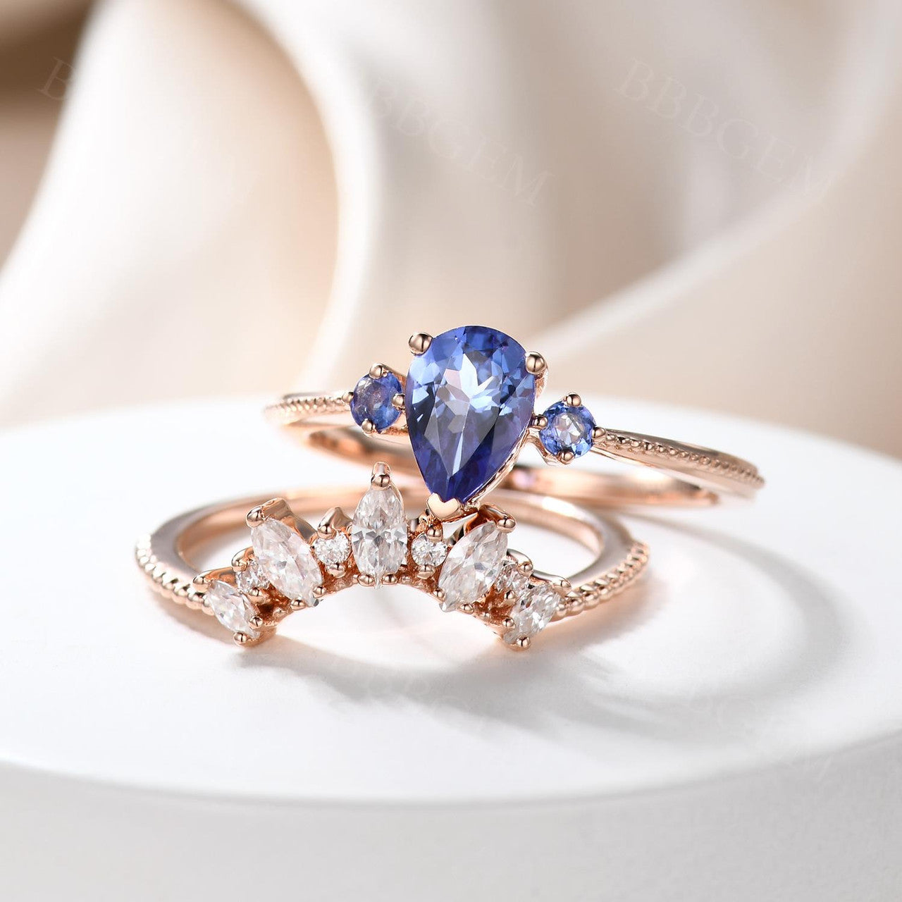 Three Stone Pear Cut Tanzanite Engagement Ring Set in 18k Gold with Moissanite Matching Band – Perfect for Proposals, Anniversaries & Bridal Jewelry