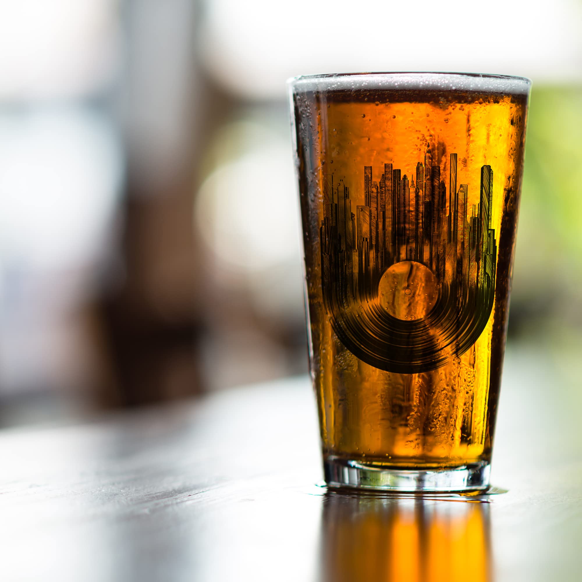 Black Lantern 16 oz Pint Glasses Set of 2 - Music Themed Vinyl Record Cityscape Beer Mugs - Highball Bar Glasses for Home, Kitchen & Parties - Perfect for Beer Lovers, Housewarming Gifts & Themed Events
