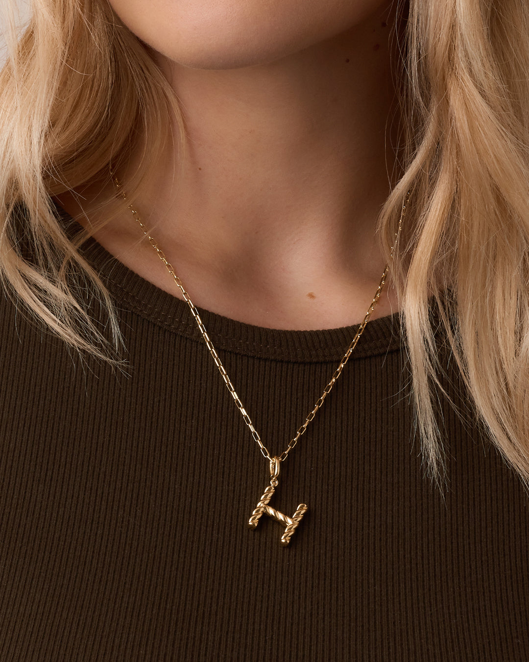 Alphabet Statement Charm Necklace for Women - Personalized Initial Pendant Jewelry - Perfect for Gifts, Birthdays, and Everyday Wear