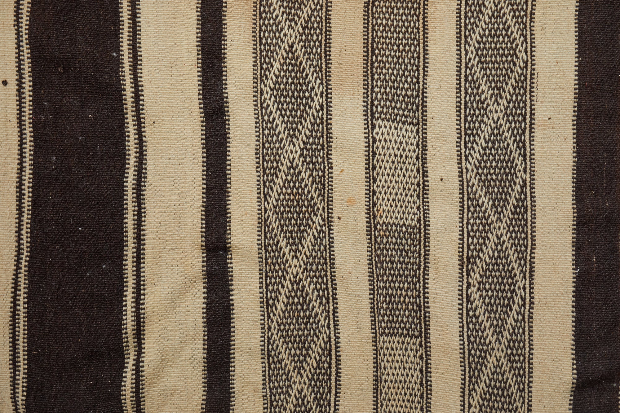 Premium High Atlas Black and White Zennifi Carpet - 4'10