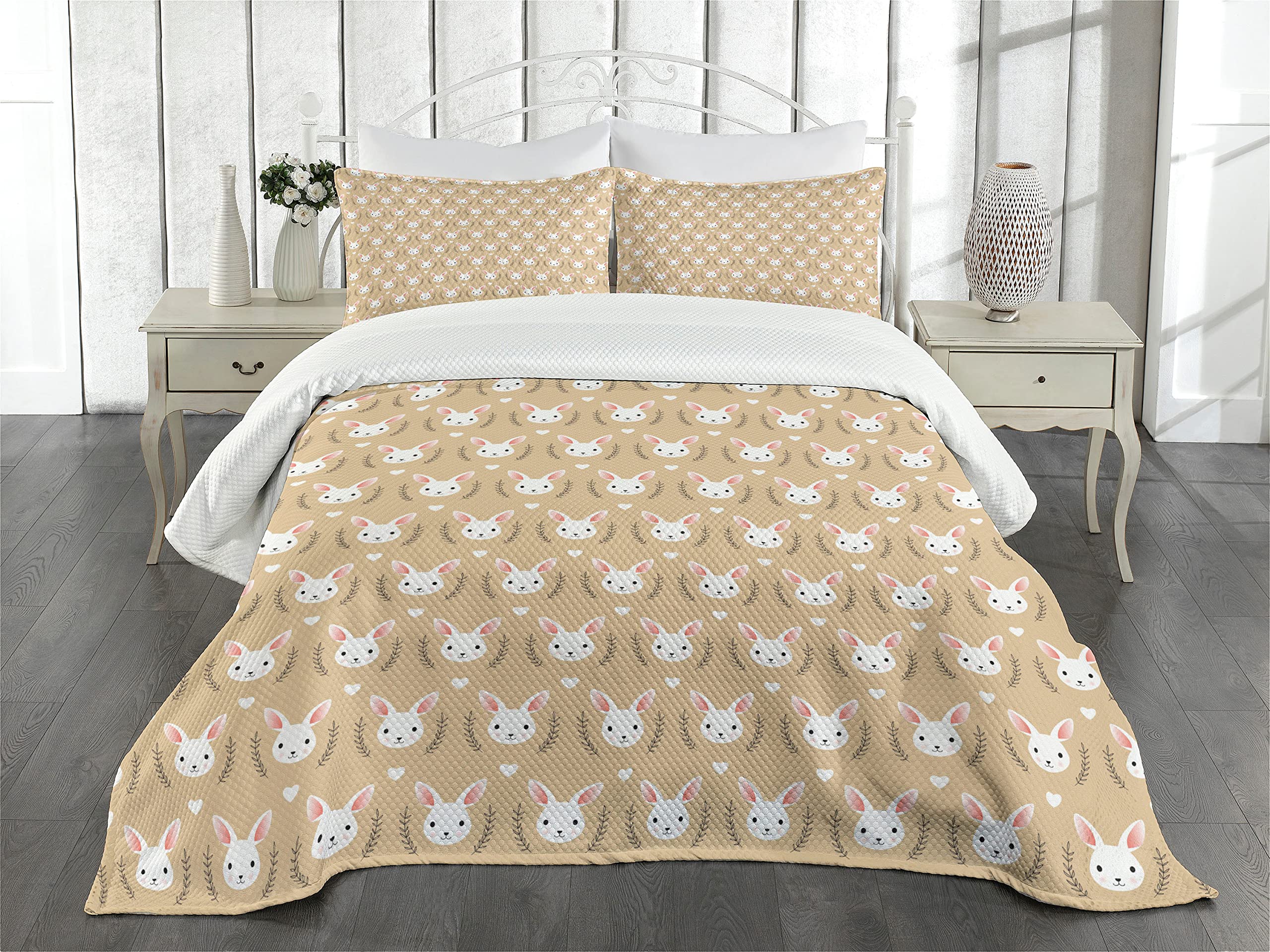 Ambesonne Rabbit Pattern 3-Piece Queen Bedspread Set - Brown Tan Quilted Coverlet with 2 Pillow Shams | Cute Bunny Design for Bedroom Decor | Perfect for Guest Rooms, Kids' Rooms & Cozy Home Styling