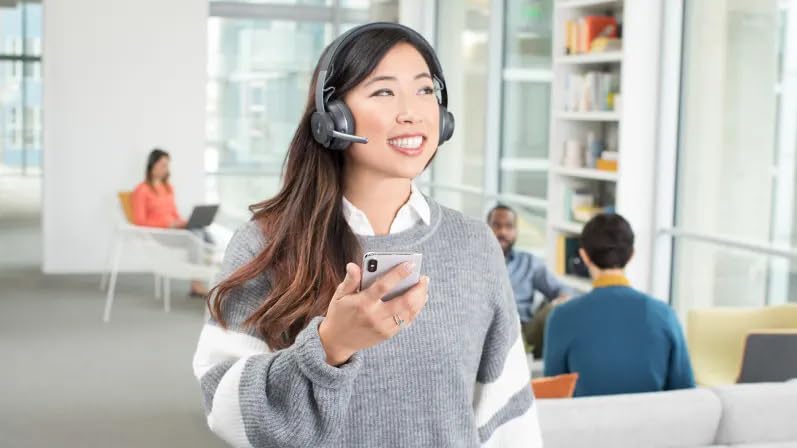Logitech Zone Wireless Plus Headset with Noise Cancelling Mic - Bluetooth Headphones for Office, Remote Work & Video Conferencing | Comfortable Over-Ear Design, Long Battery Life | Ideal for Professionals, Call Centers & Home Office Use