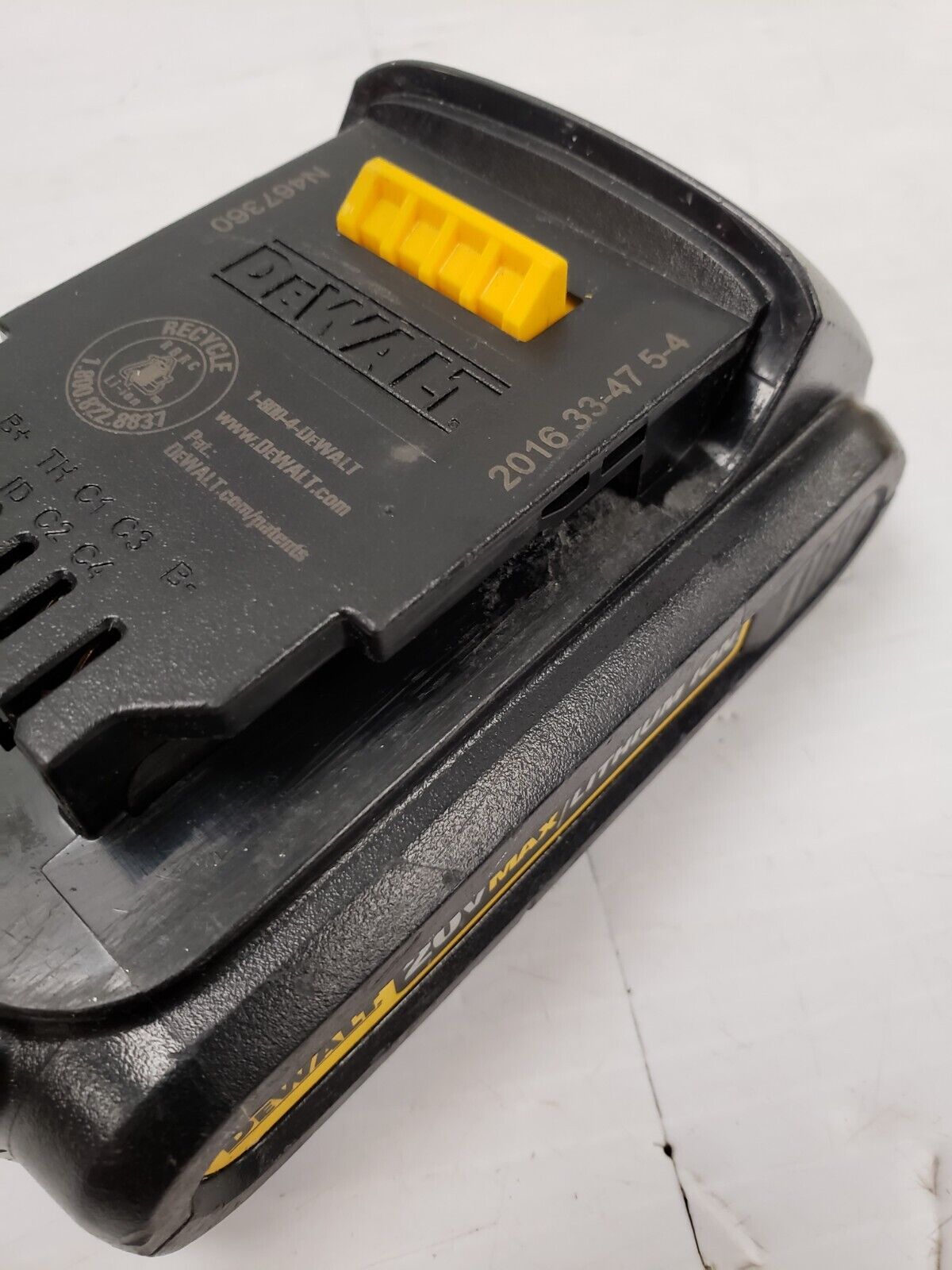 DEWALT DCB201 20V MAX Lithium-Ion Battery Pack - Compatible with DEWALT 20V Tools - Power Drills, Saws, Flashlights & More - Ideal for DIY Projects, Construction & Home Improvement