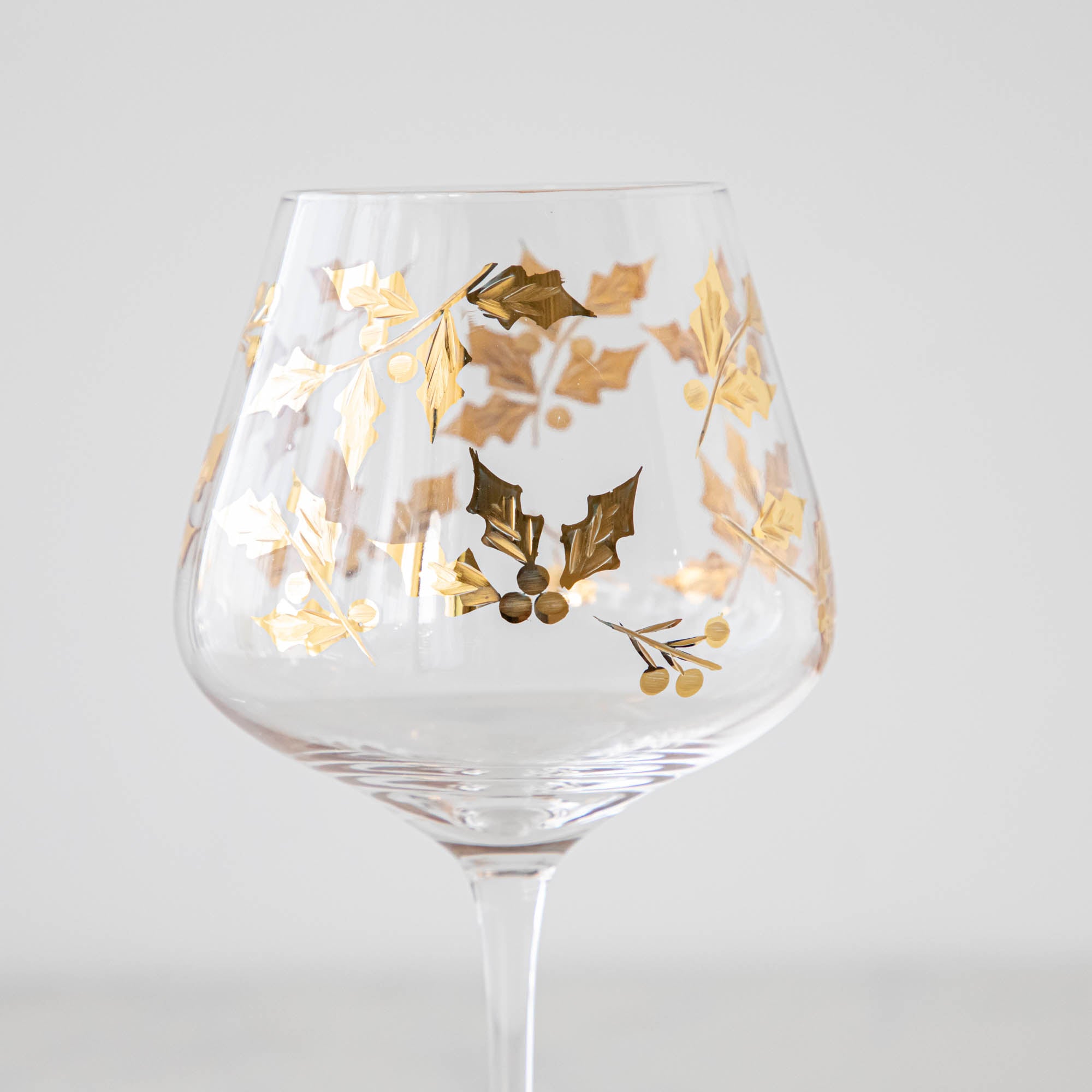 Elegant Gold Holly Etched Glassware Set - Premium Holiday Drinkware for Christmas Parties, Home Decor & Gift Giving