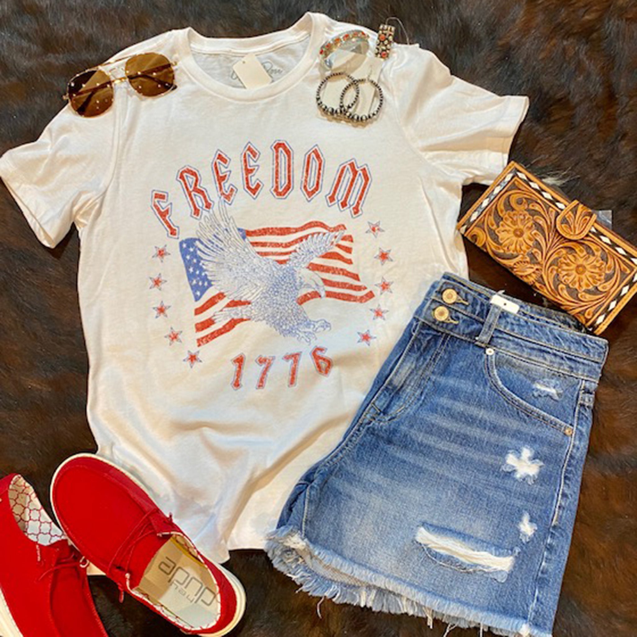 1776 Freedom T-Shirt - Patriotic American Flag Graphic Tee for Men & Women - Perfect for 4th of July, Independence Day & Casual Wear