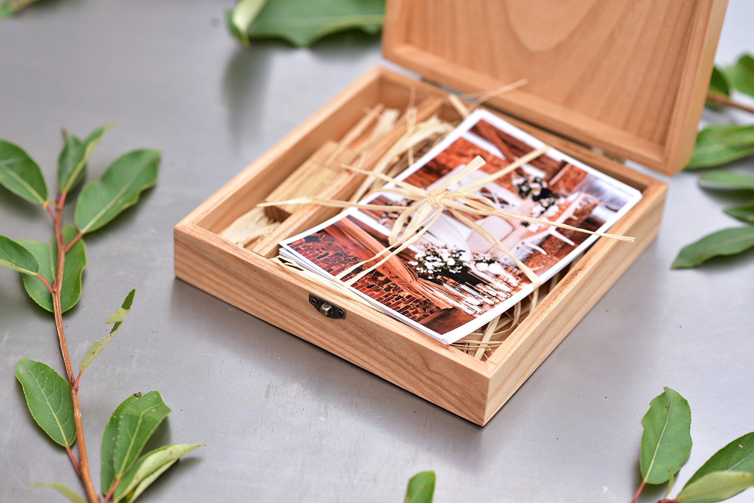 Personalized Wooden USB Flash Drive Box - Wedding & Photo Gift with Light Raffia for Photography Proofs