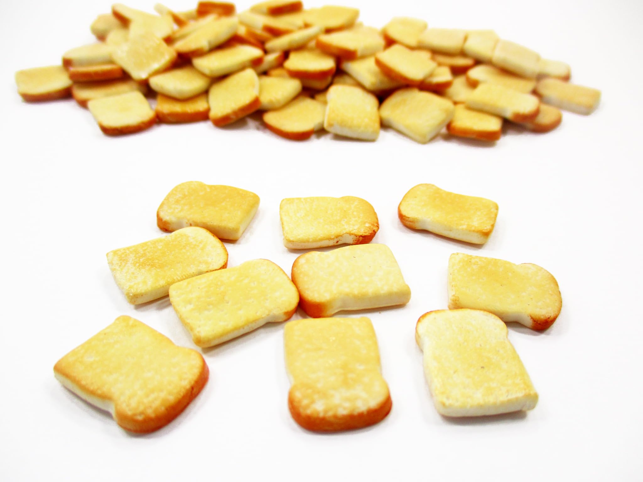 10PCS Miniature Toast Slices - Realistic Dollhouse Food Accessories for Breakfast & Bakery Scenes - Perfect for Dollhouse Miniatures, DIY Crafts, and Model Train Displays