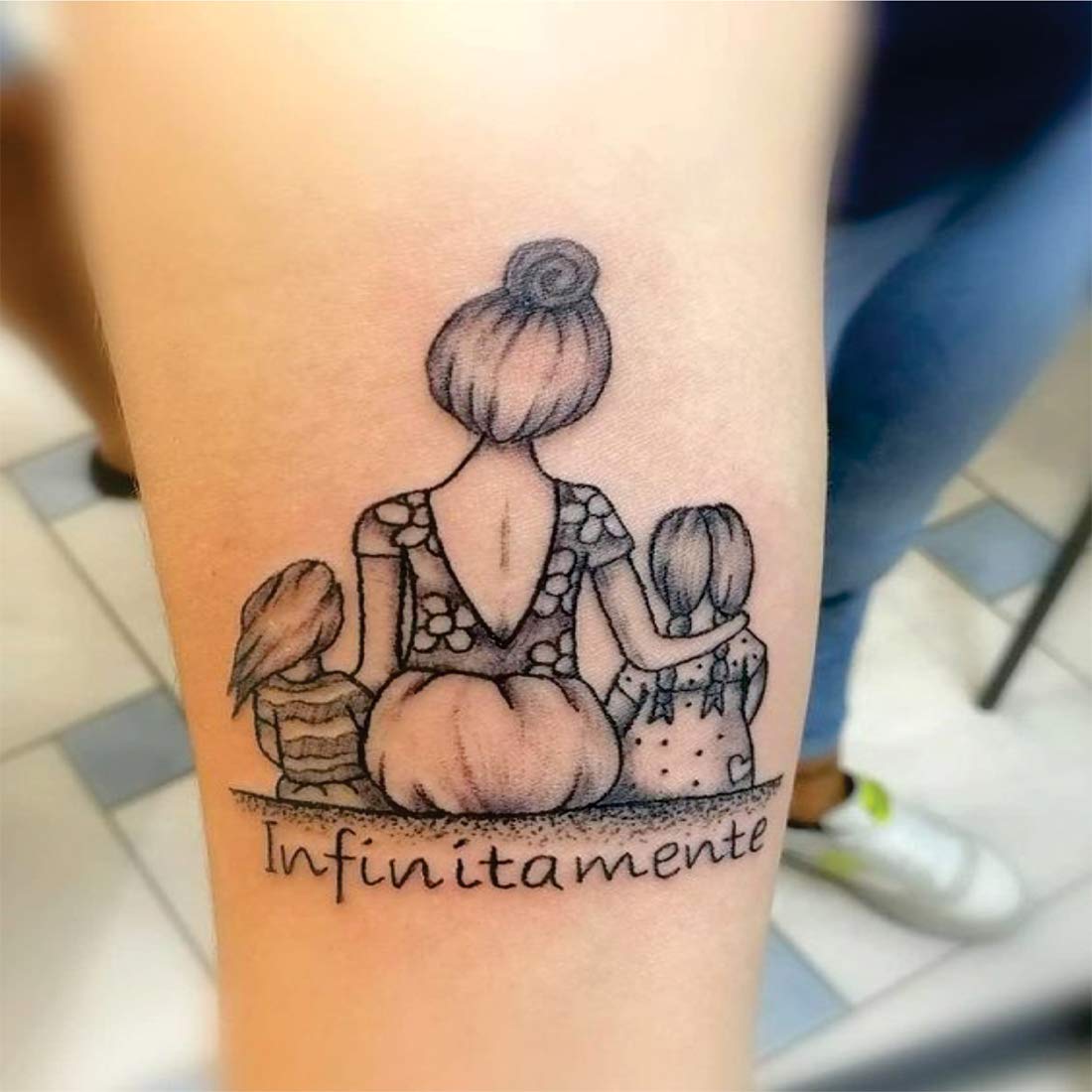 Voorkoms Infinitamente Temporary Tattoos for Men & Women - Waterproof Family Tattoo Designs - Perfect for Parties, Events & Body Art